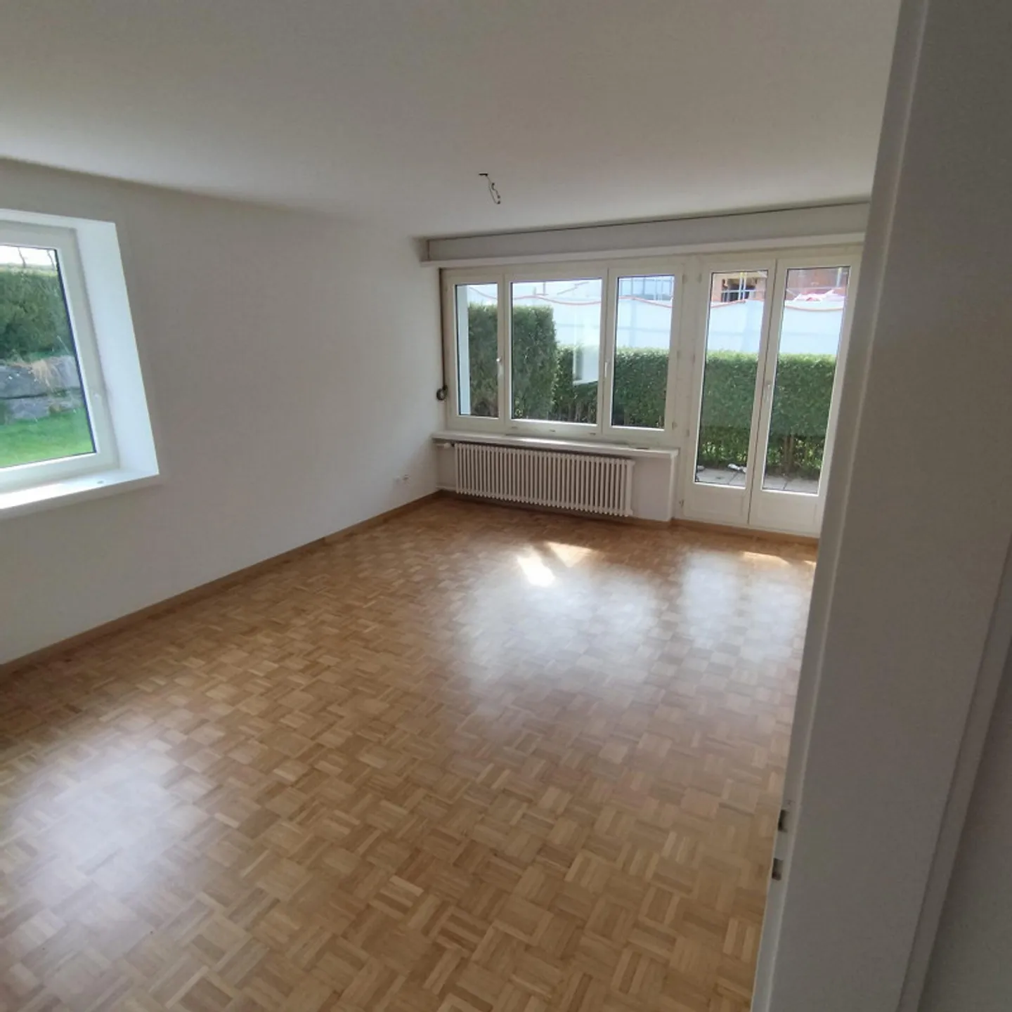 Charming 4-room apartment with garden seating area - Photo 3 of 7