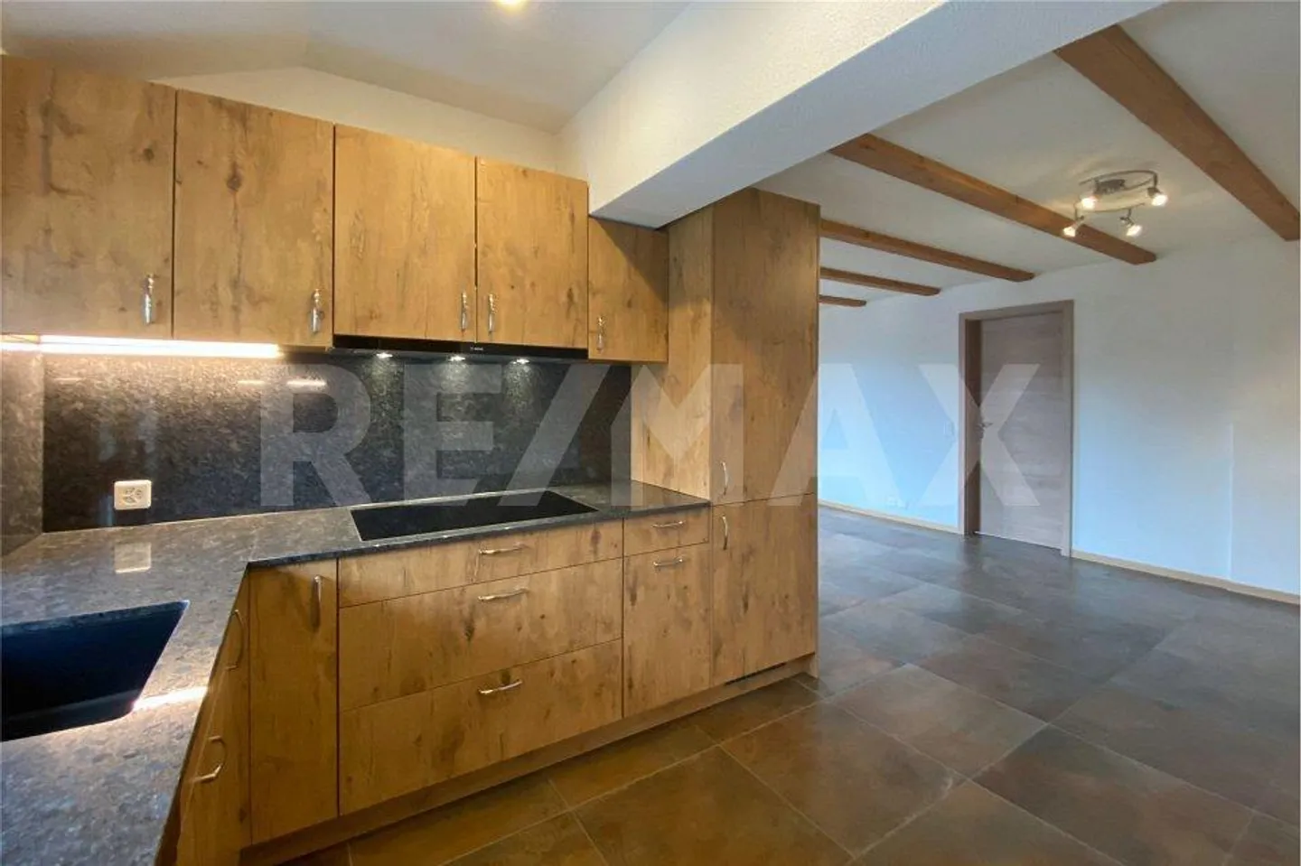 Propriété de rendement, située à la campagne et beaucoup de soleil - Photo 11 sur 13