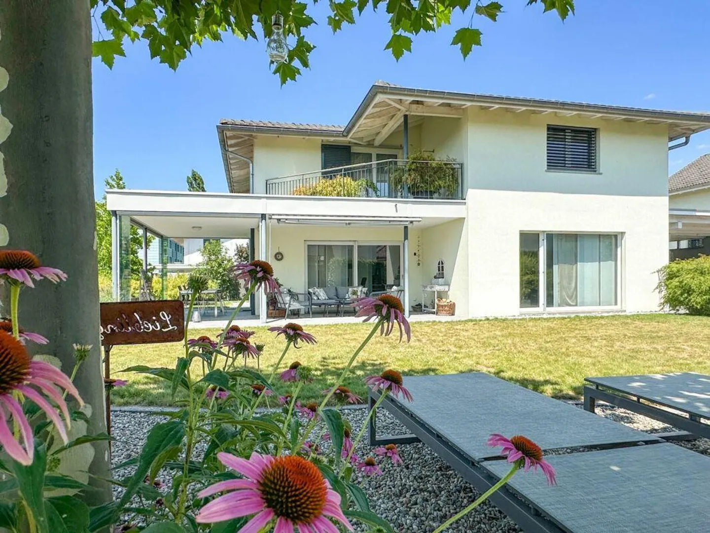 Modern & spacious - a family house - Photo 2 of 12