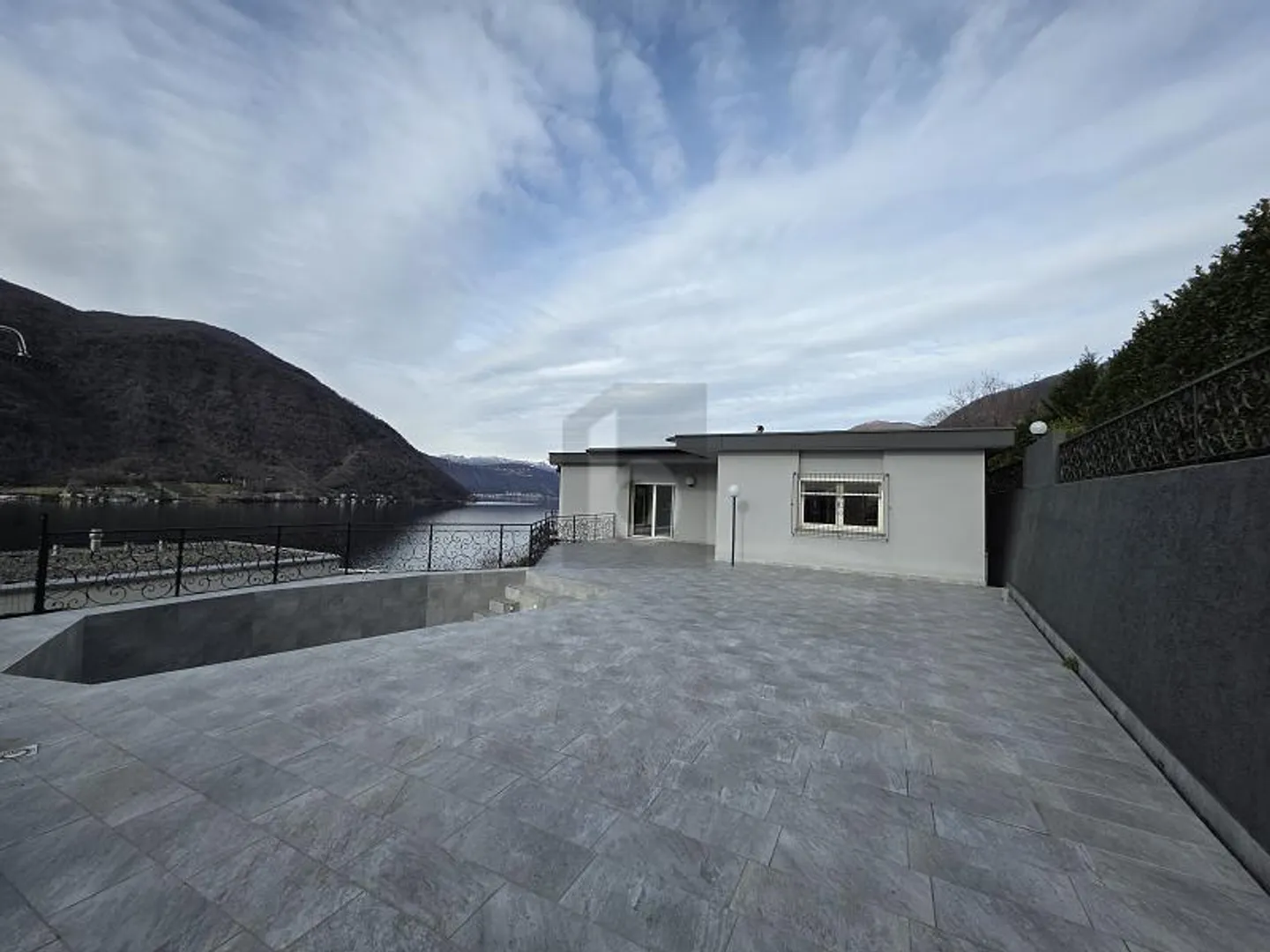 SPACIOUS AND ELEGANT WITH POOL AND LAKE VIEW - Photo 3 of 6