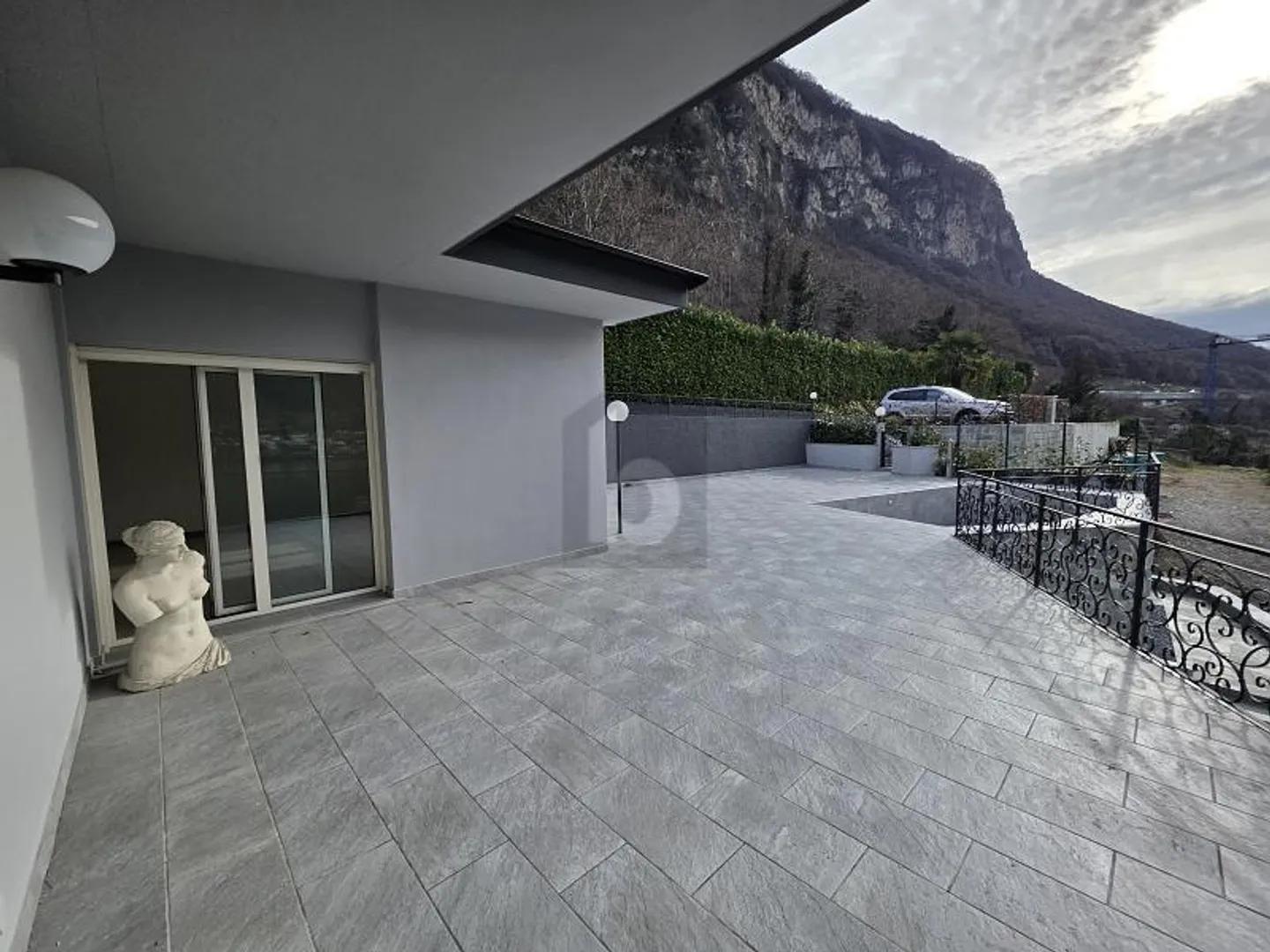 SPACIOUS AND ELEGANT WITH POOL AND LAKE VIEW - Photo 4 of 6