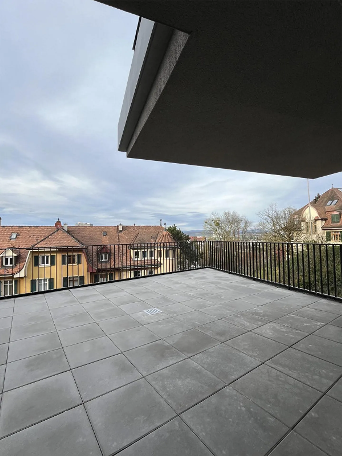 Nouvelle construction (2025) : Appartement en maisonette de 5,5 pièces avec grande terrasse et vue sur Bâle - Photo 8 sur 16