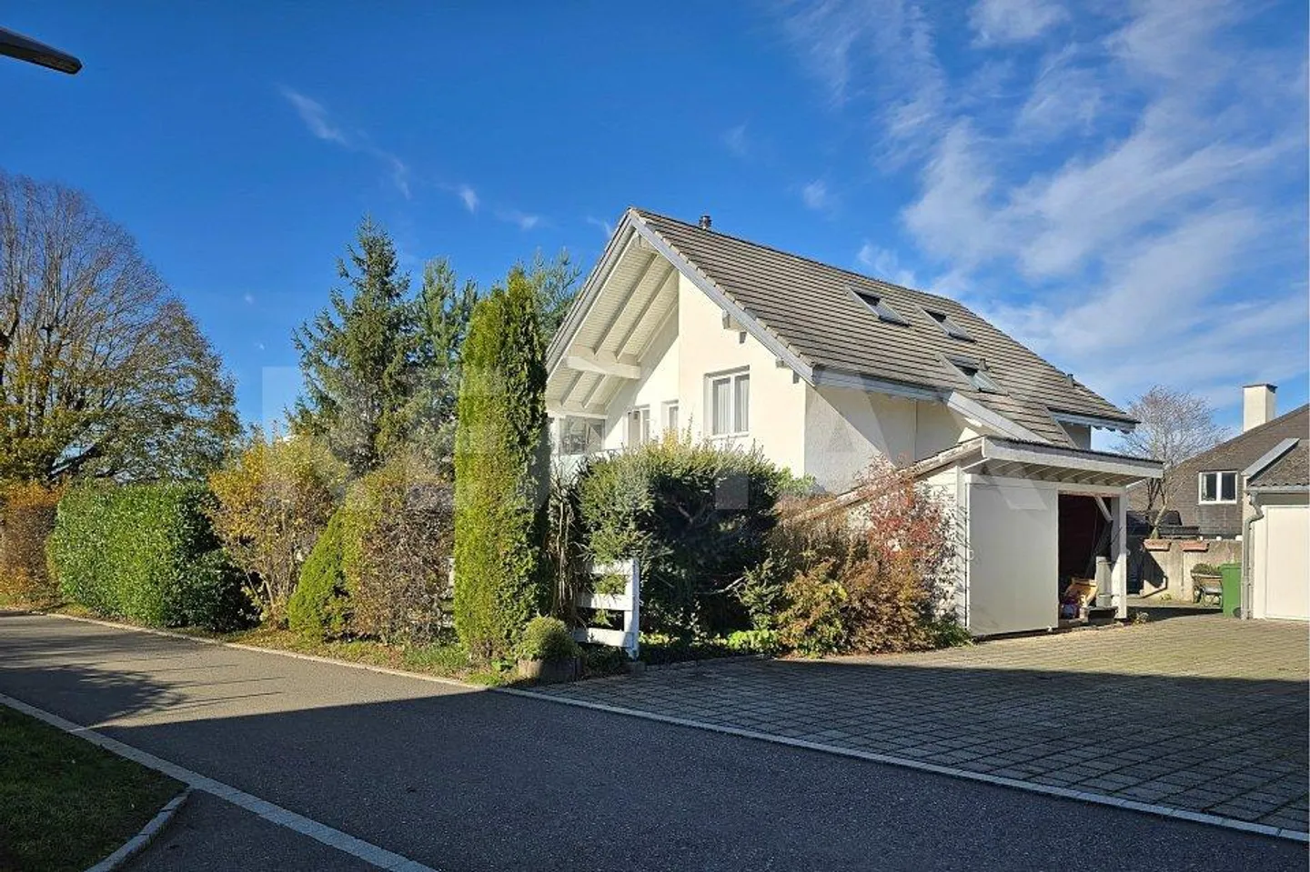 Casa unifamiliare - Spaziosa, ben tenuta, posizione tranquilla e rapidamente nella città di Liestal. - Foto 4 di 7