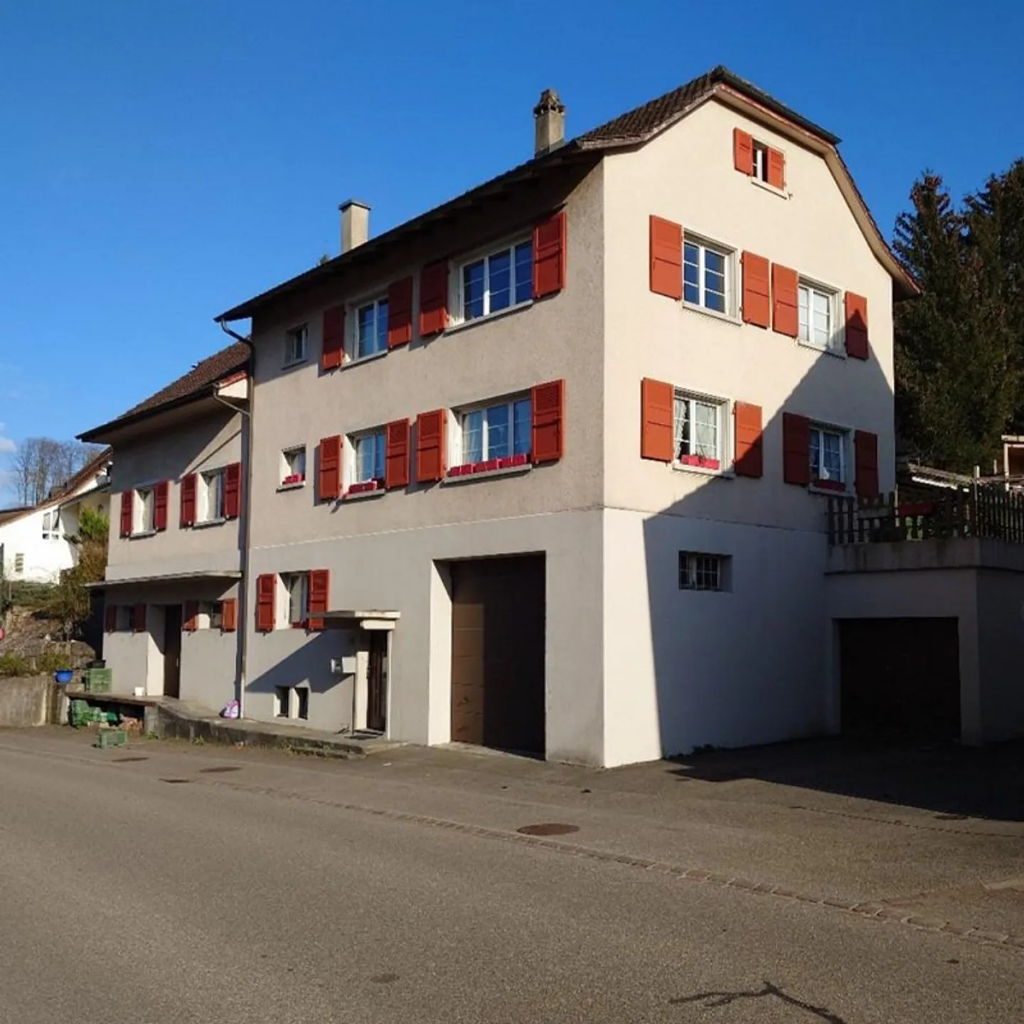 Maison individuelle spacieuse avec espace commercial intégré - Photo 1 sur 14