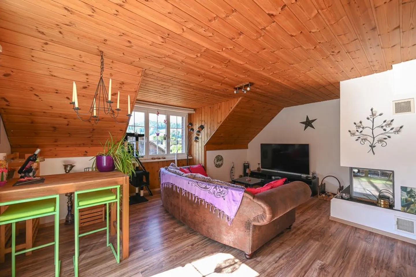 Inviting home with charm and cozy atmosphere - Photo 2 of 7
