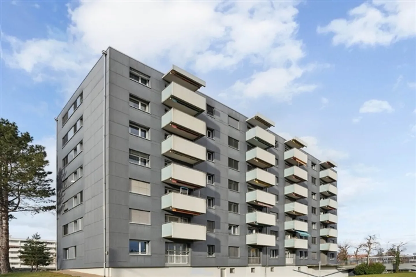 Indoor motorcycle parking space - Photo 2 of 2