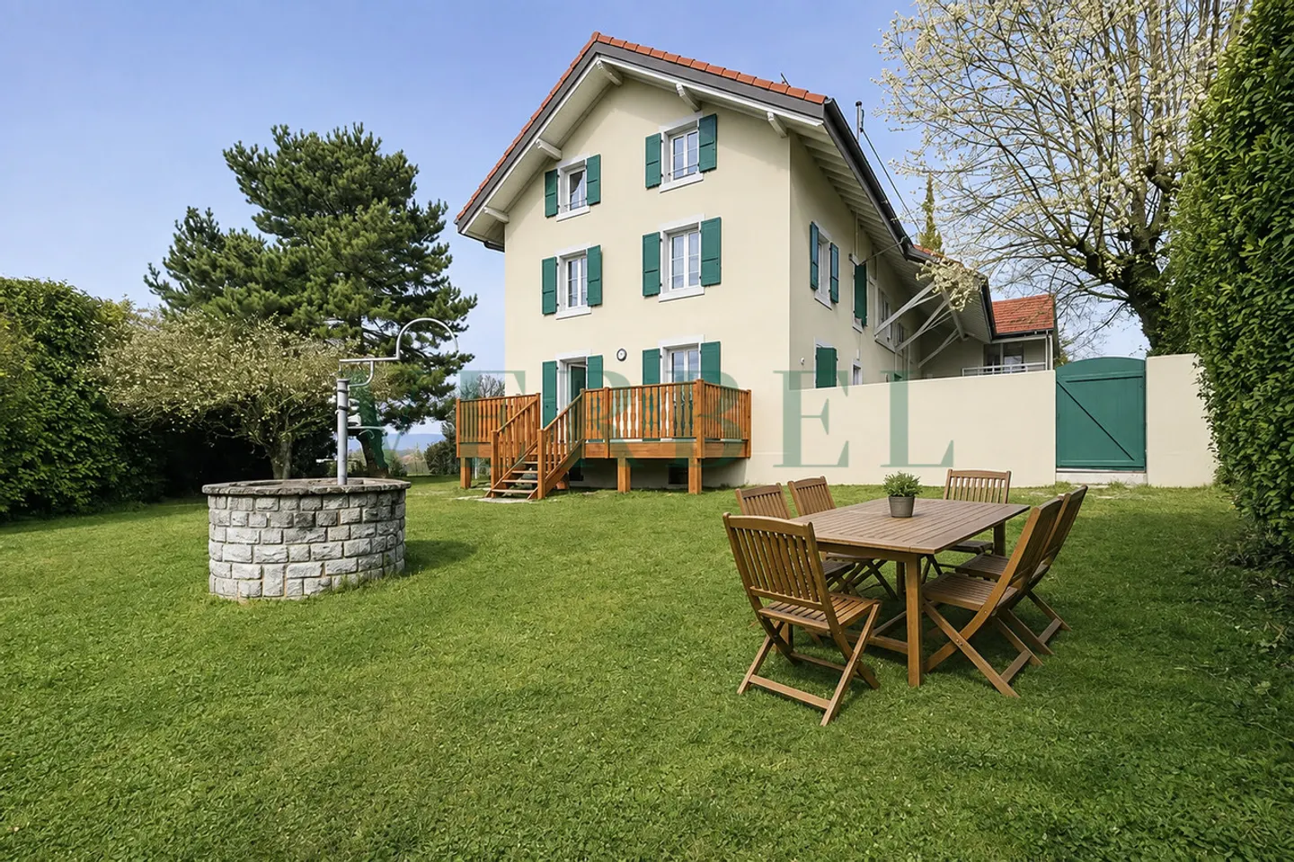 Maison Contiguë Charmante avec Jardin - Photo 1 sur 8