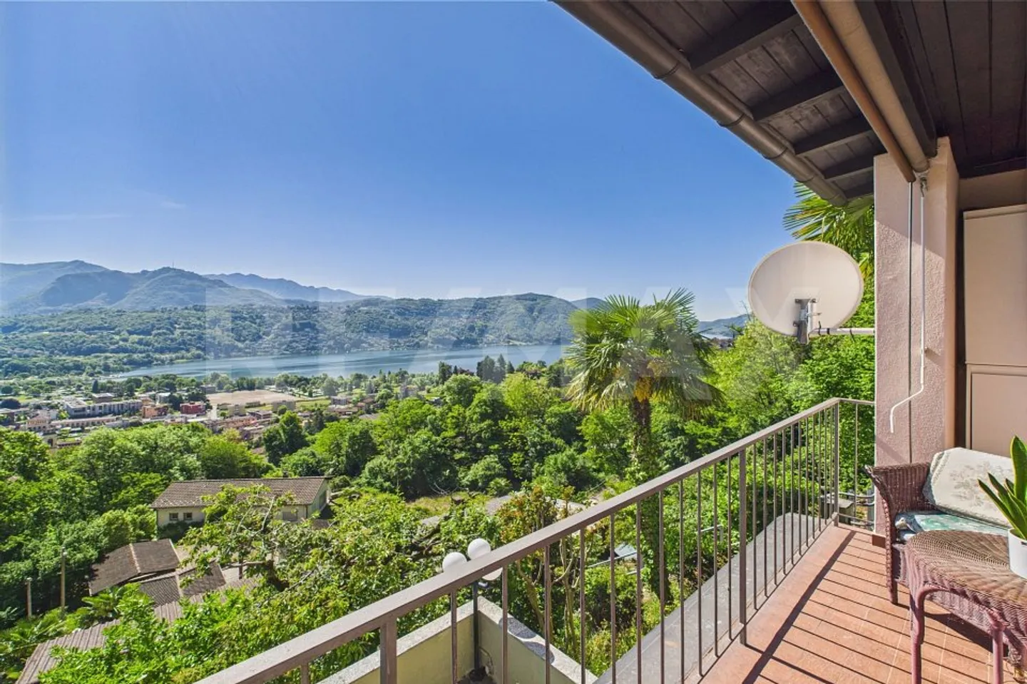 Spectacular - view and sun, high up in Agno - Photo 1 of 13