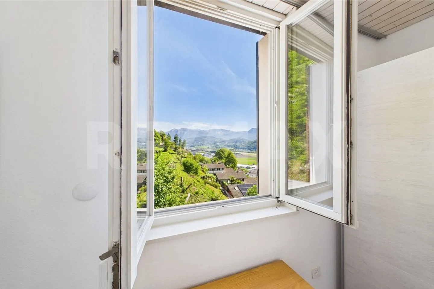 Spectacular - view and sun, high up in Agno - Photo 7 of 13