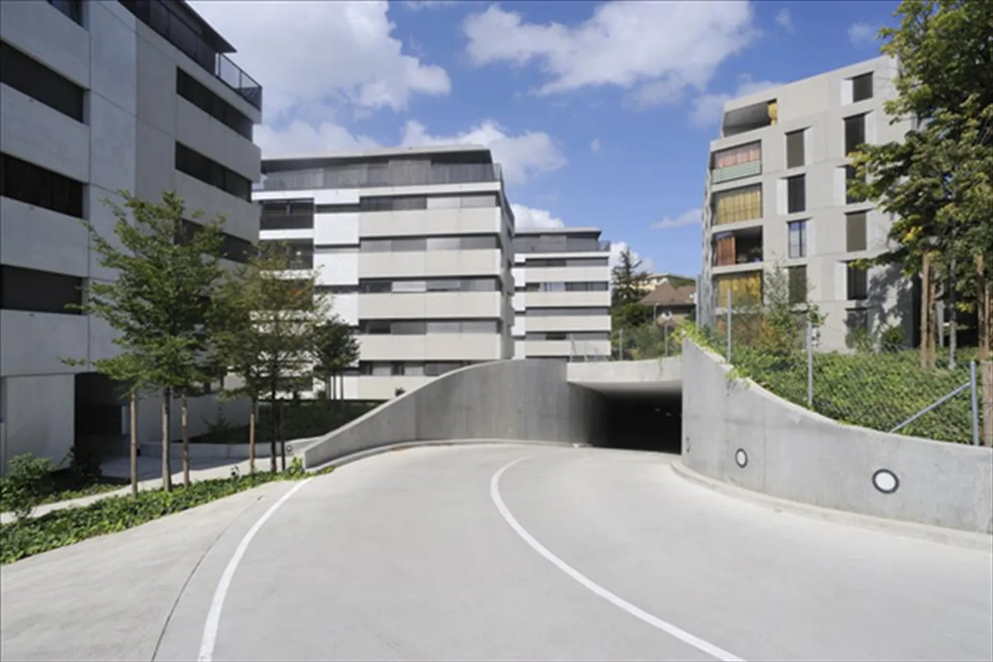 Innenparkplatz in der Nähe der Innenstadt - Foto 1 von 2