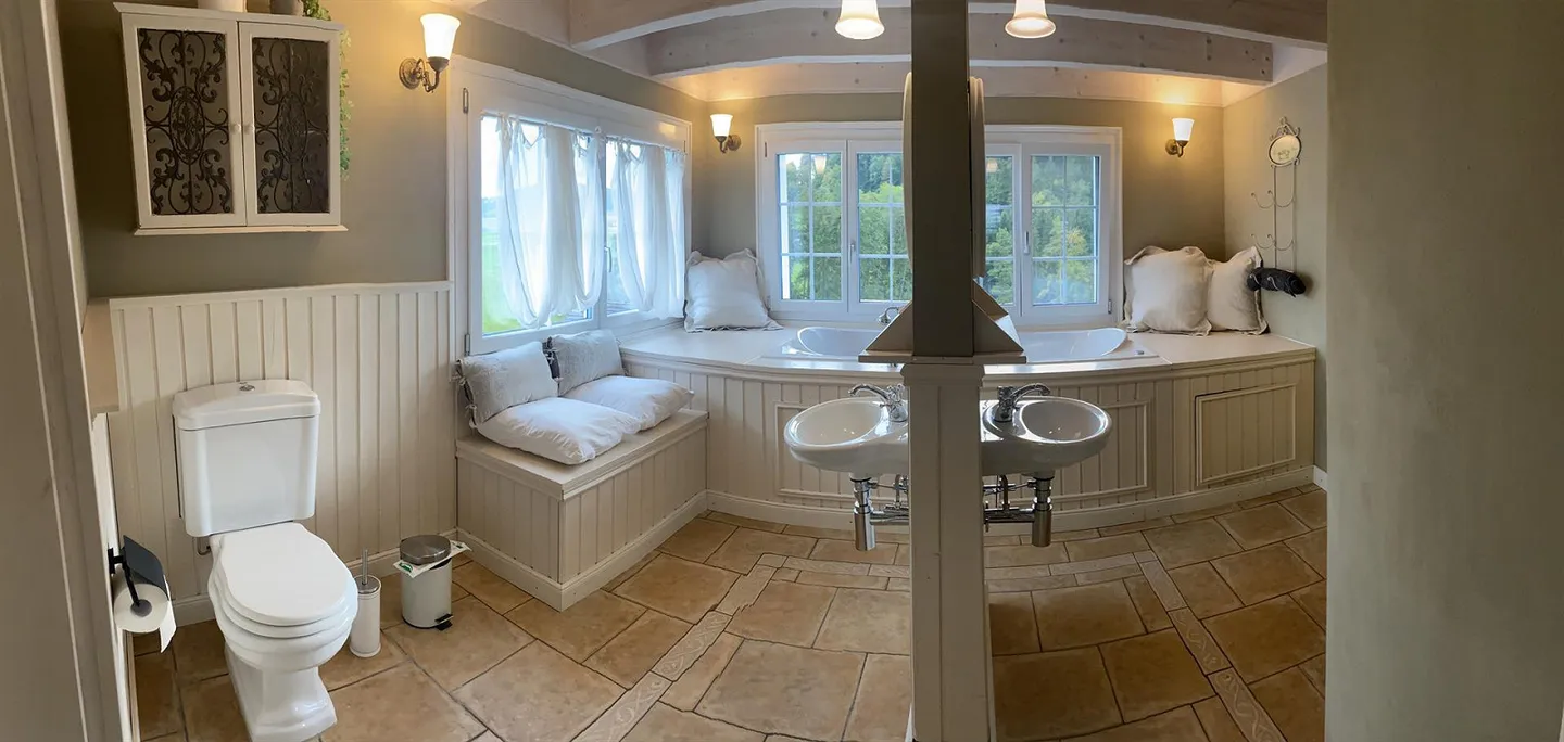 Casa da sogno in stile New England in una posizione tranquilla e soleggiata con vista panoramica - Foto 3 di 8