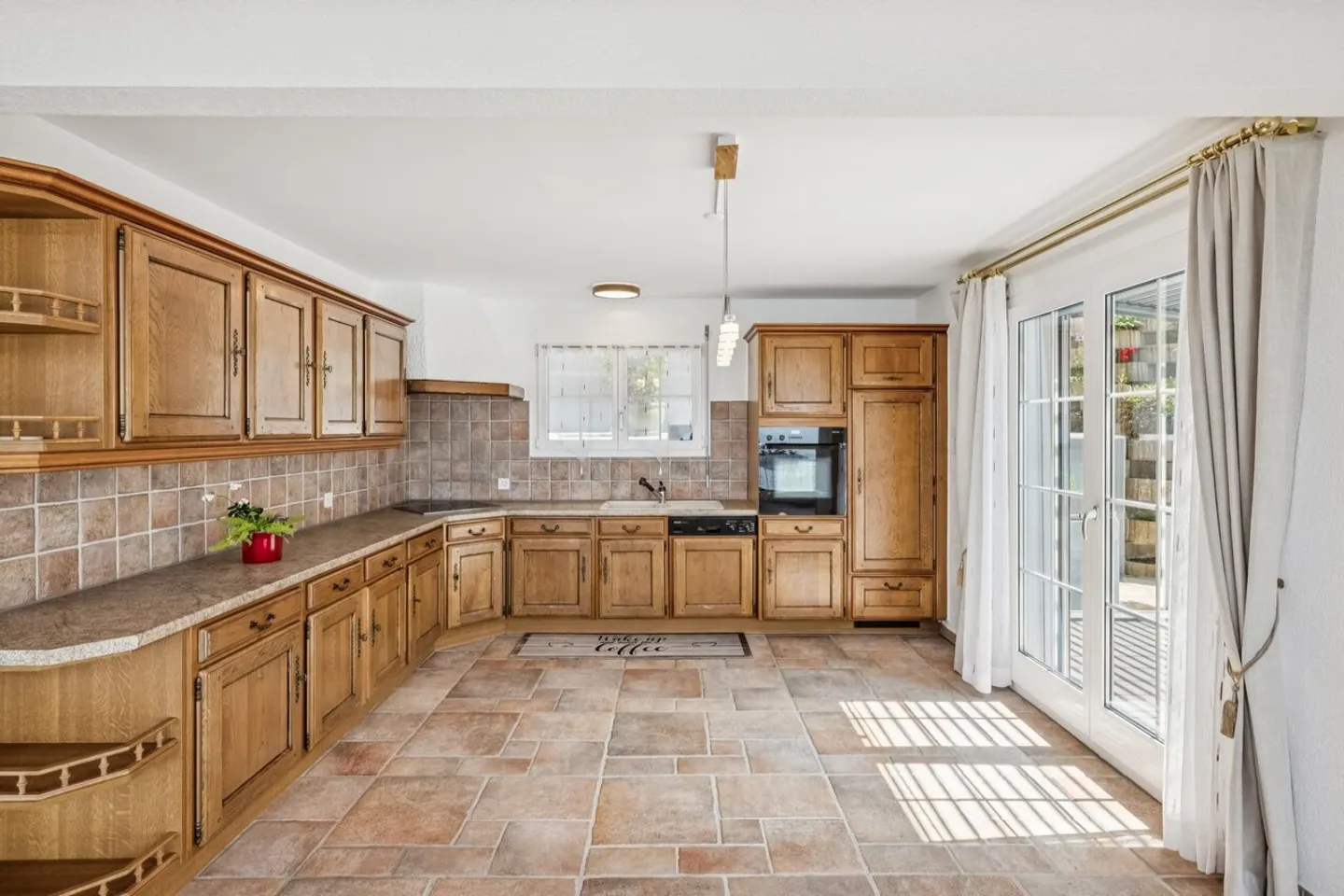 Panoramic View & Alpine Elegance with Pool - Photo 6 of 13