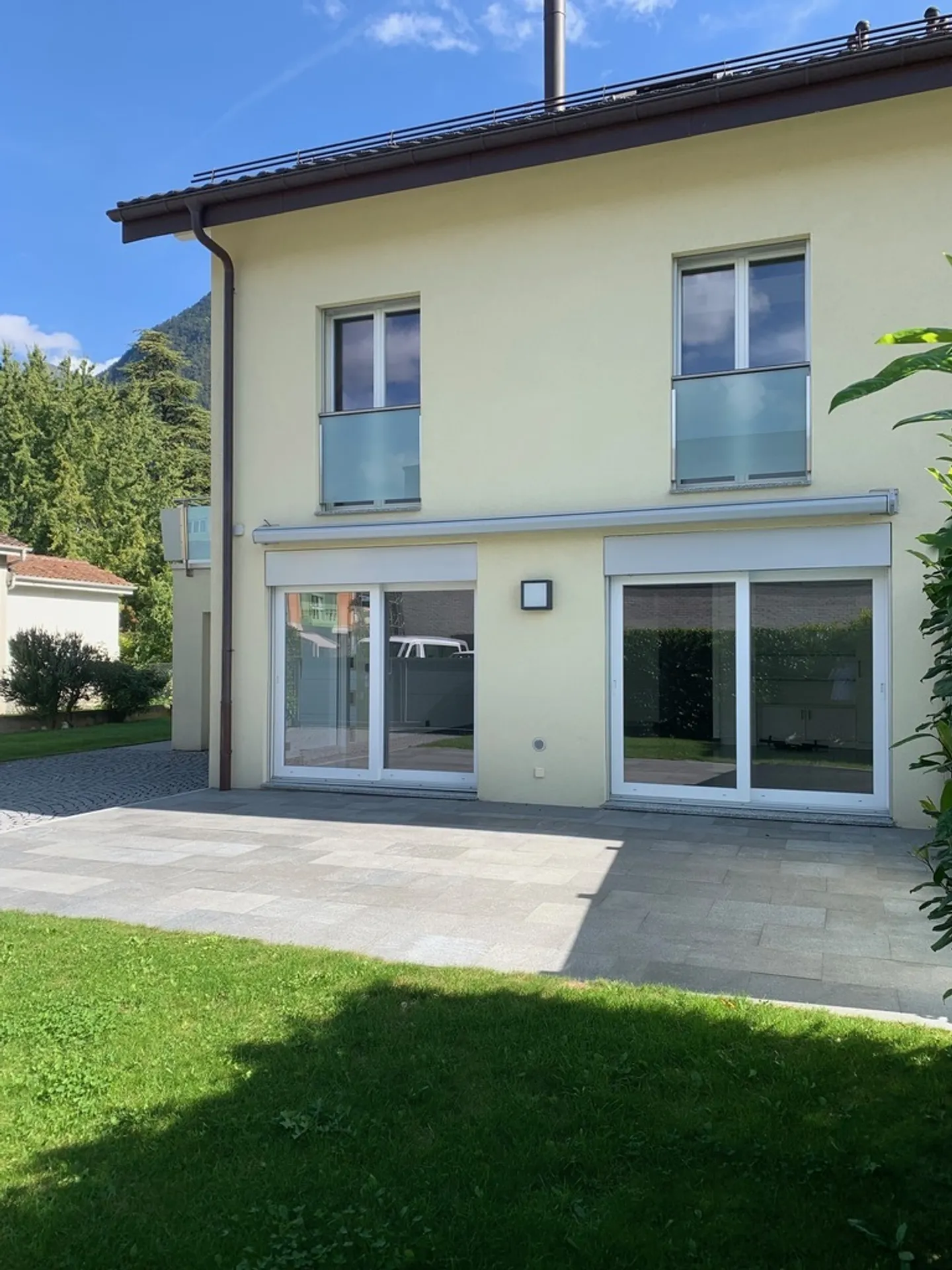 Magnifica casa a schiera di 8 stanze con terrazza e giardino - Foto 1 di 27