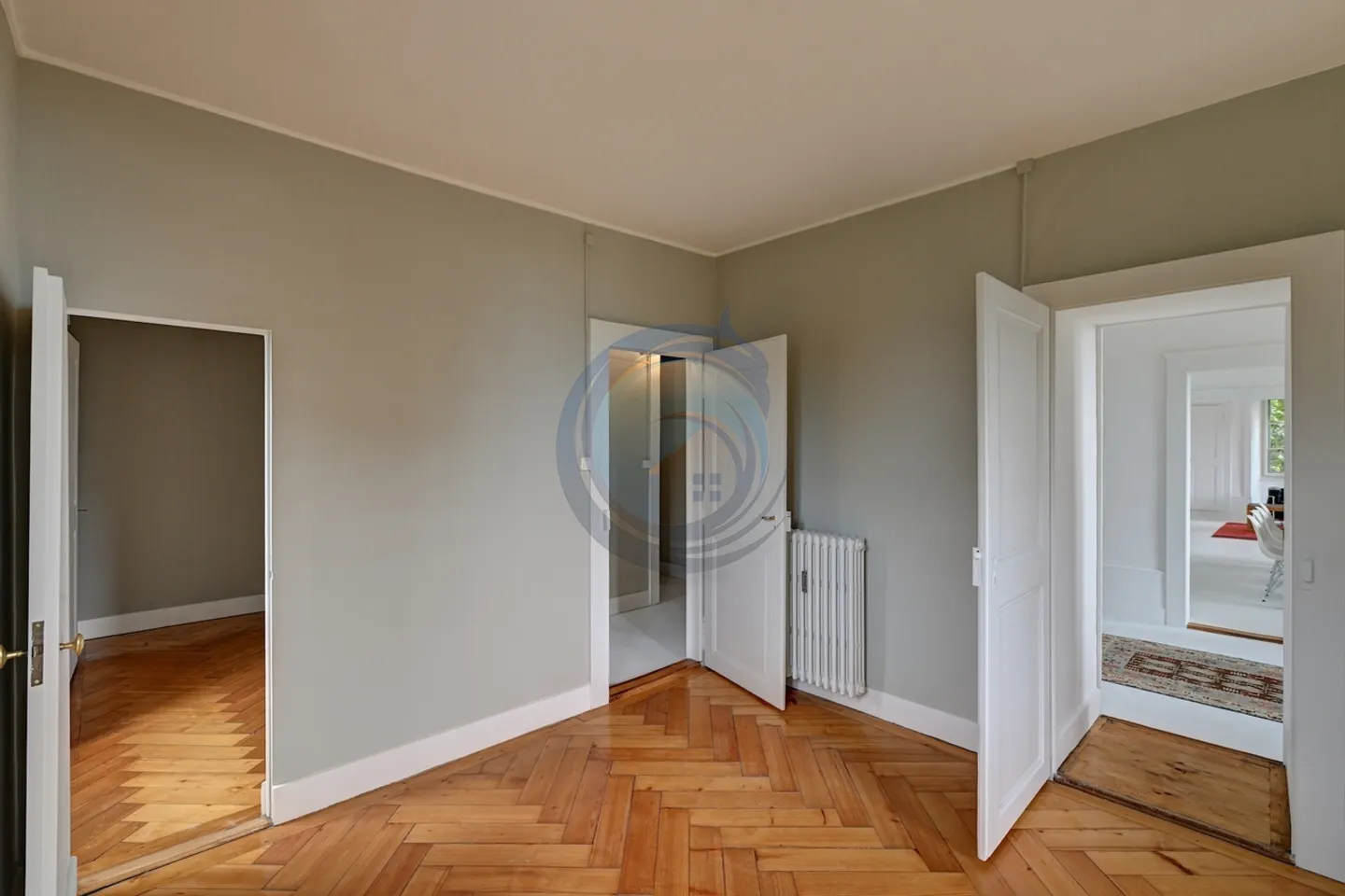 MAGNIFICENT 7.5-ROOM APARTMENT WITH LAKE VIEW - Photo 12 of 18