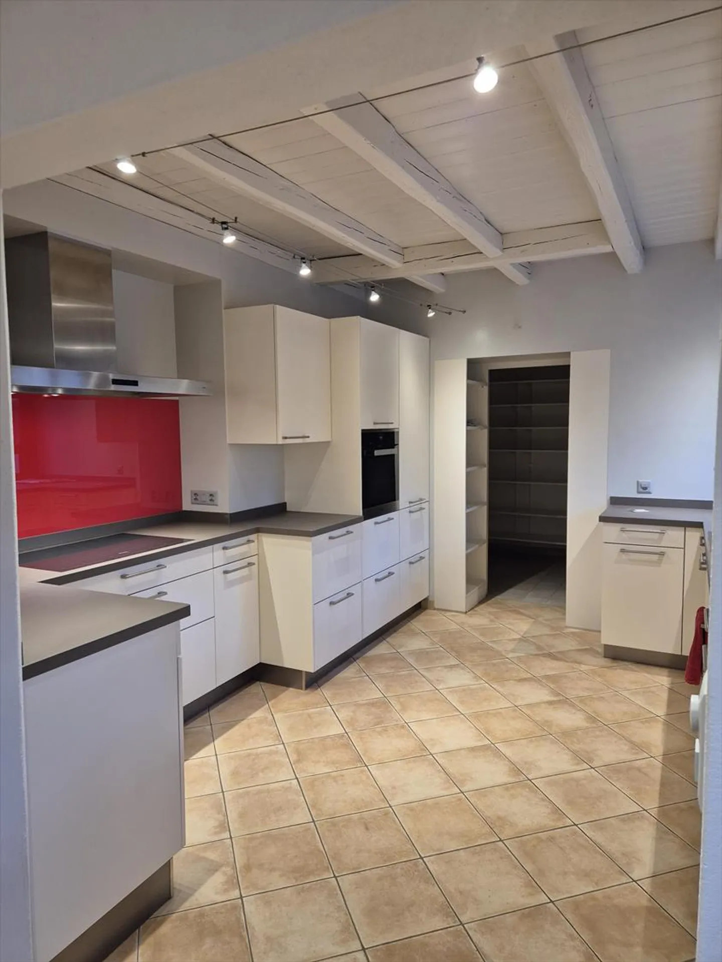 Maison 9.5 pièces - Photo 2 sur 9