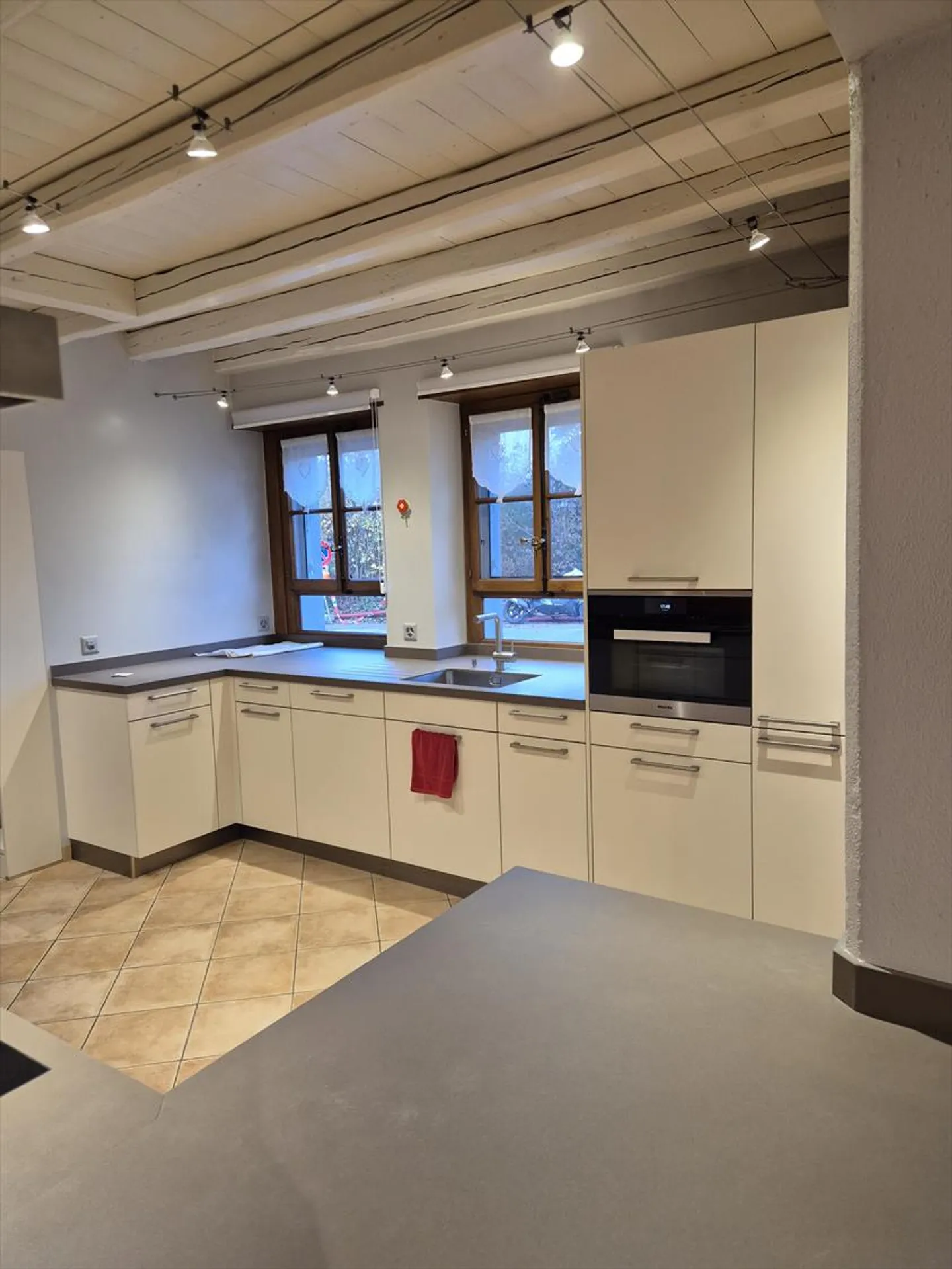 Maison 9.5 pièces - Photo 3 sur 9