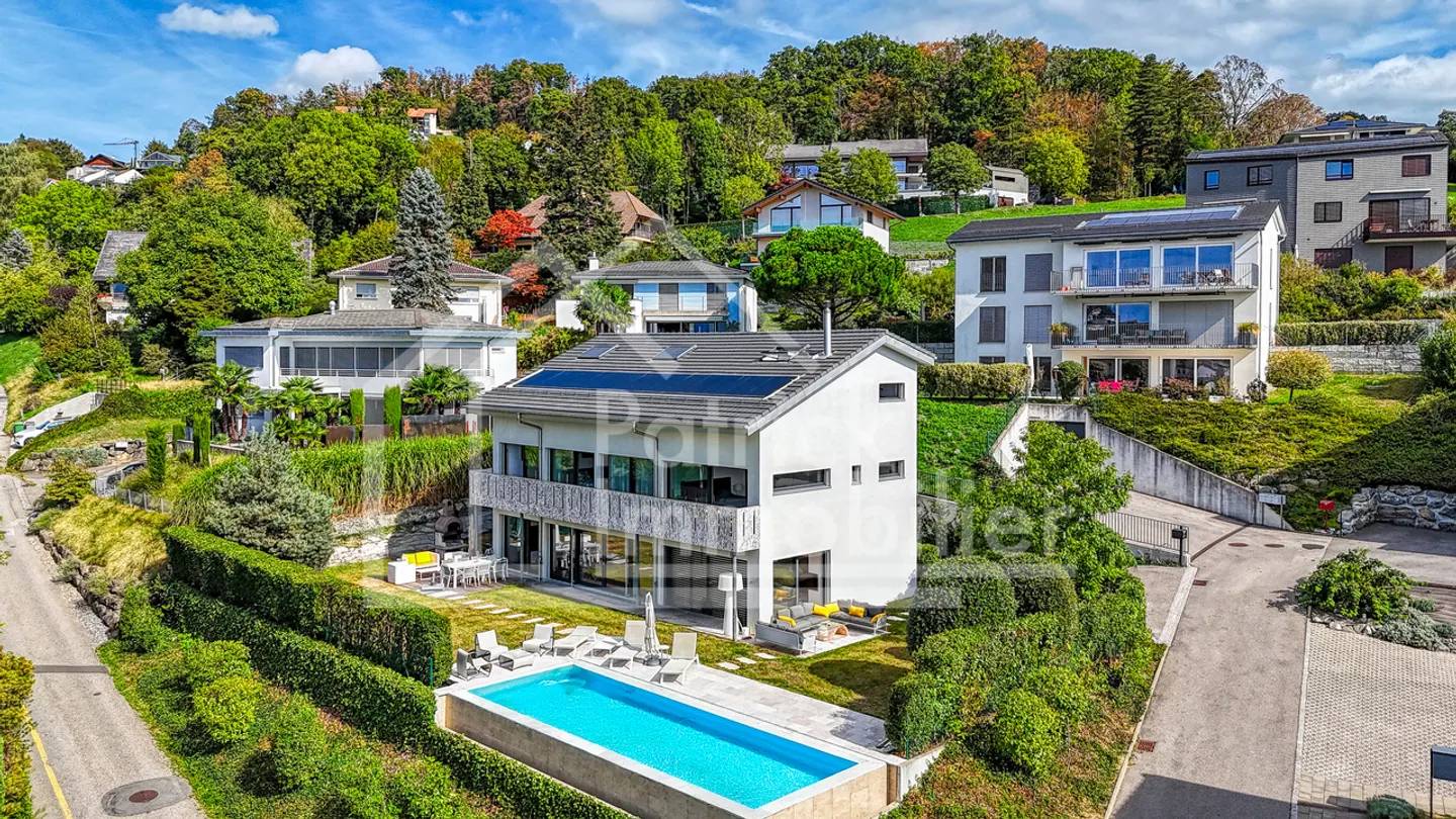 Außergewöhnliche zeitgenössische Immobilie mit Panoramablick auf den See - Foto 1 von 21