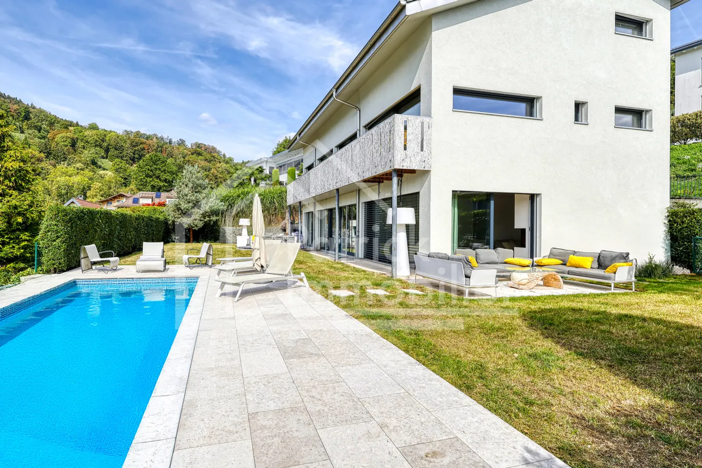 Außergewöhnliche zeitgenössische Immobilie mit Panoramablick auf den See - Foto 2 von 21