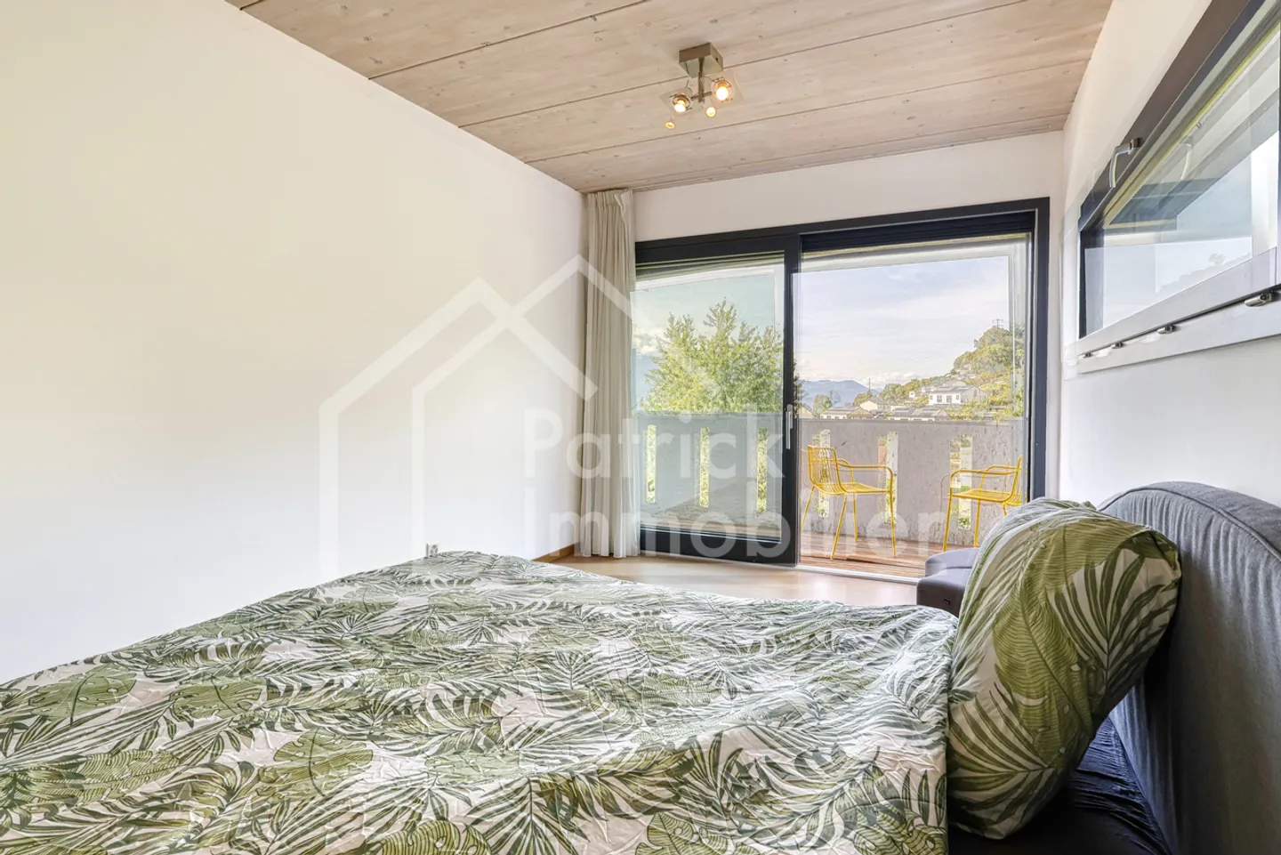 Außergewöhnliche zeitgenössische Immobilie mit Panoramablick auf den See - Foto 10 von 21