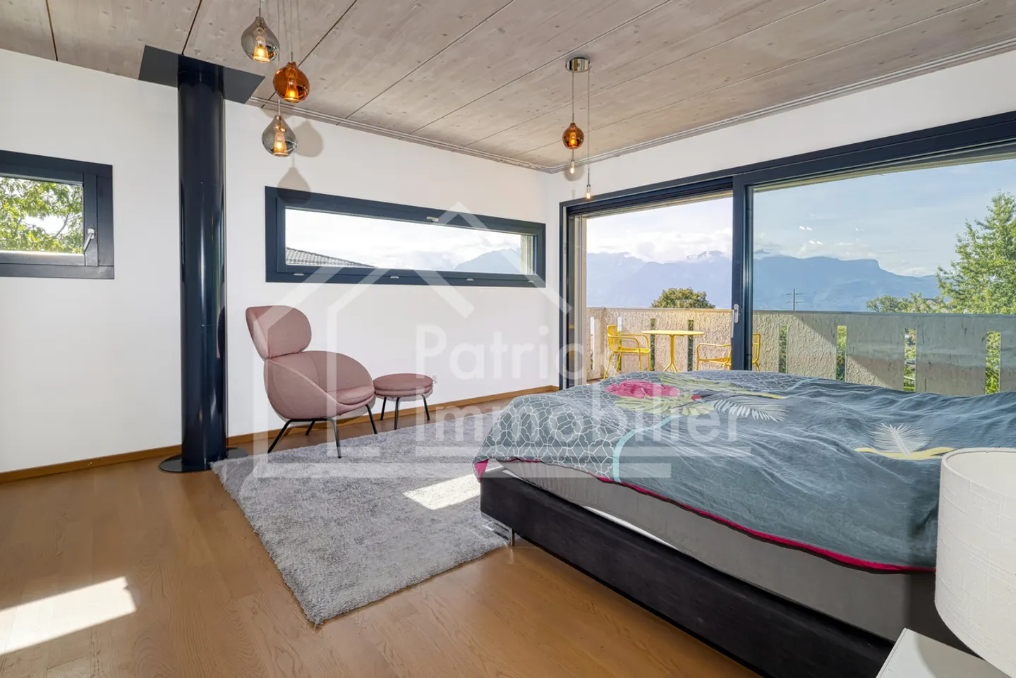 Außergewöhnliche zeitgenössische Immobilie mit Panoramablick auf den See - Foto 13 von 21