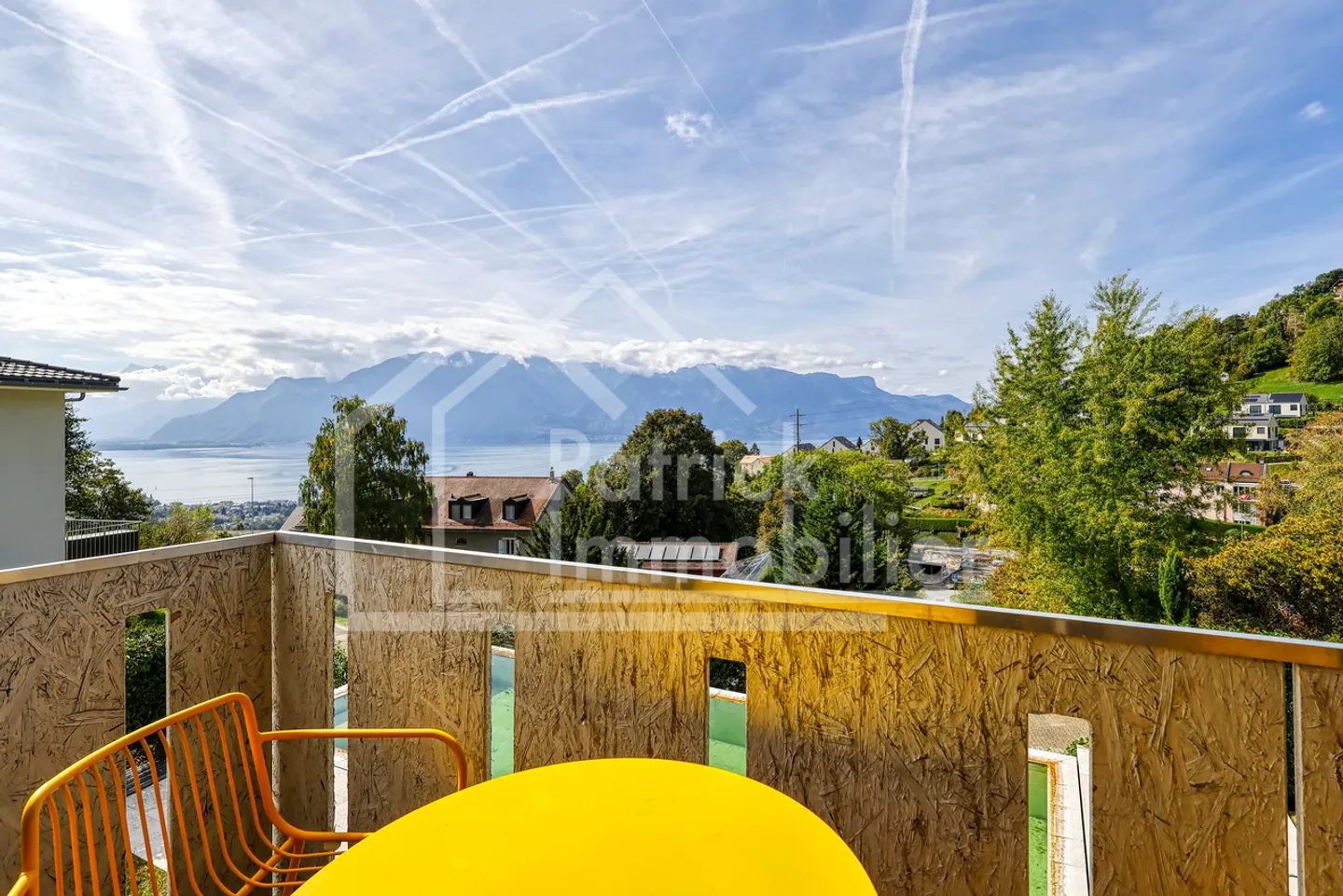 Außergewöhnliche zeitgenössische Immobilie mit Panoramablick auf den See - Foto 15 von 21
