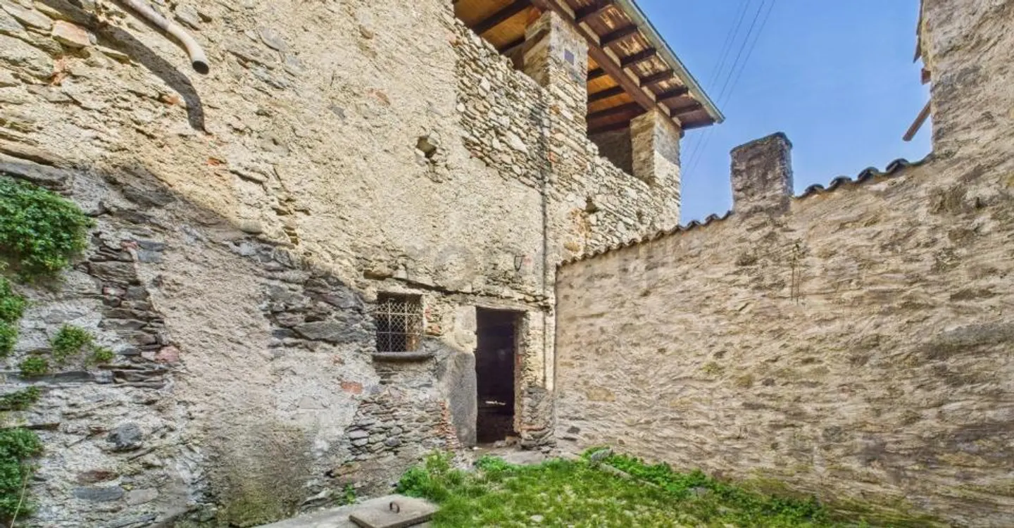 Rustico with Stunning Mountain Views - Photo 2 of 9