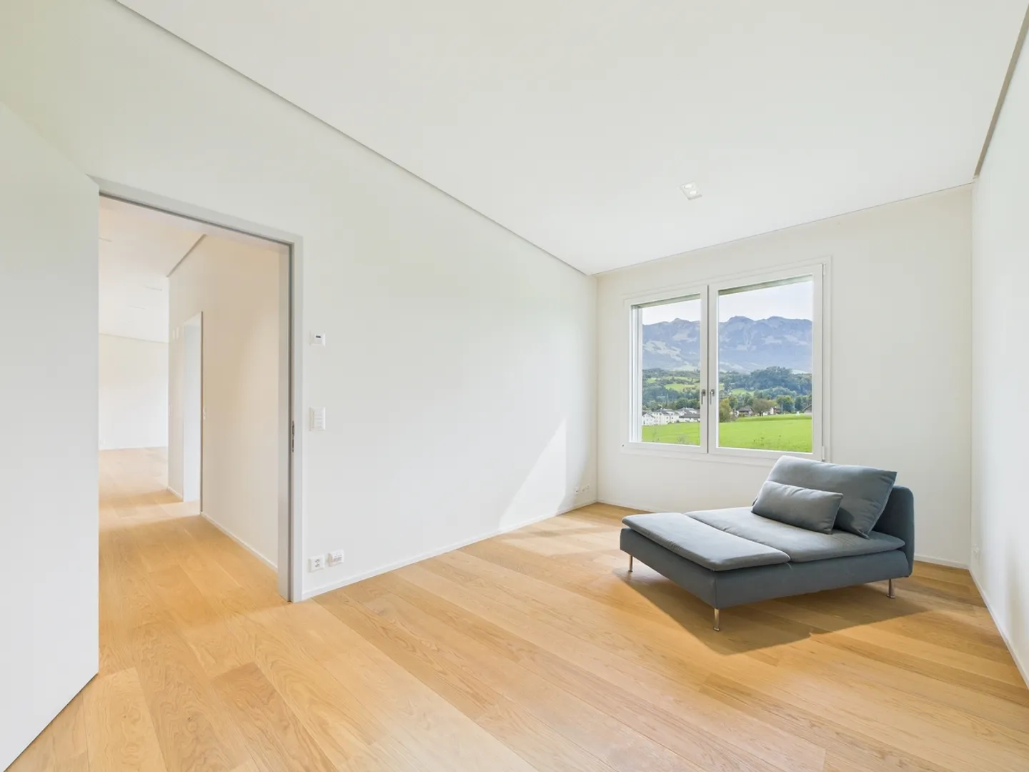 Spazio commerciale moderno con vista - Foto 3 di 13