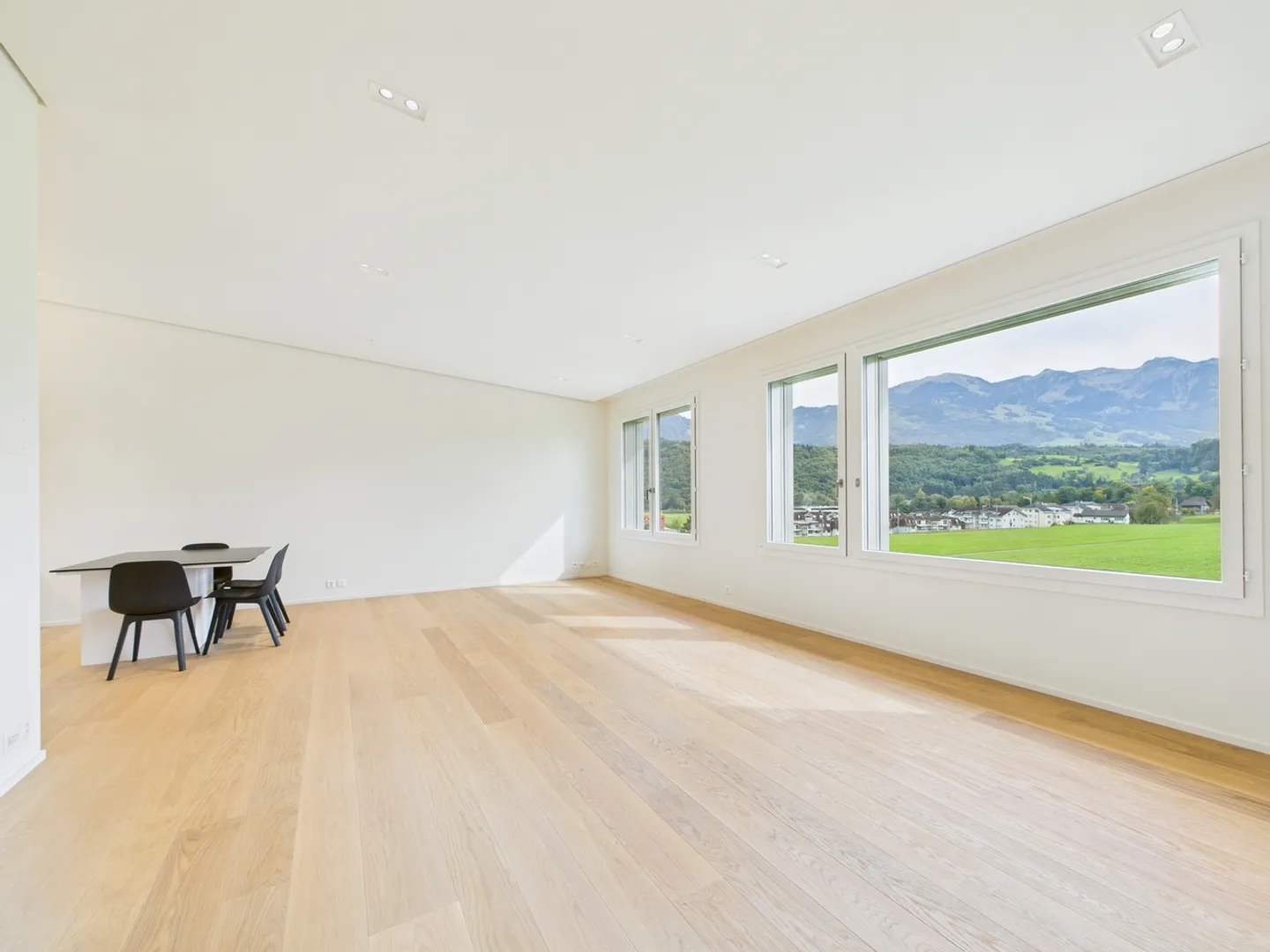 Spazio commerciale moderno con vista - Foto 6 di 13