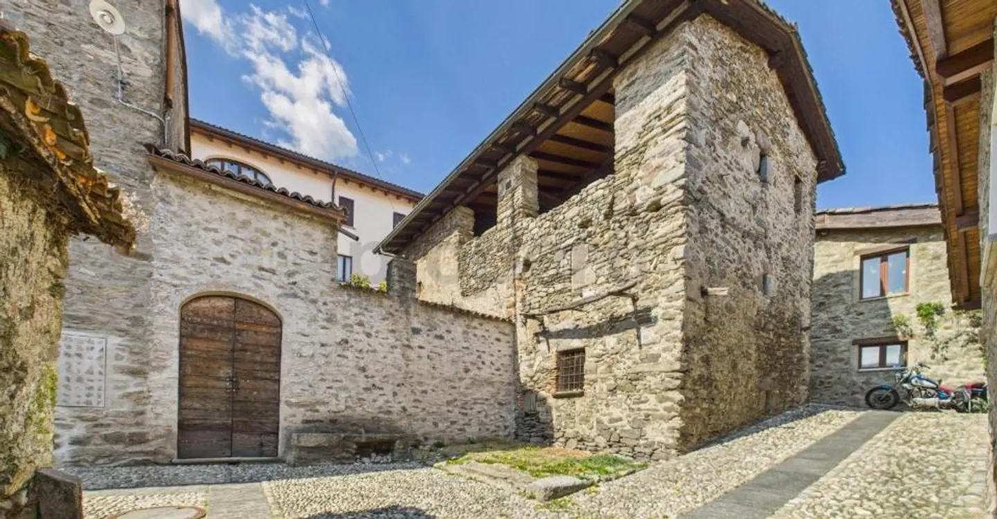 Rustico with Stunning Mountain Views - Photo 8 of 9