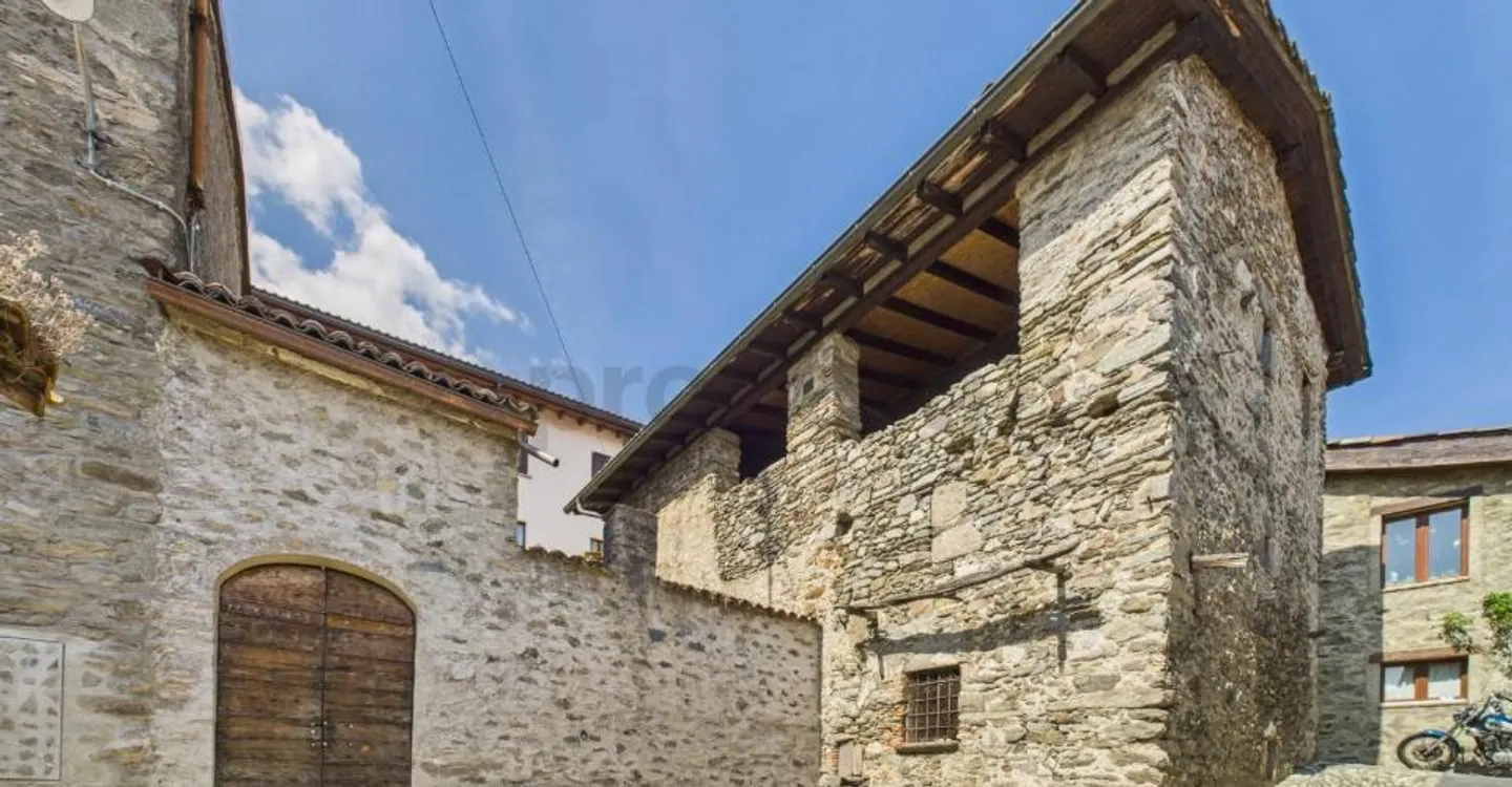 Rustico with Stunning Mountain Views - Photo 5 of 9