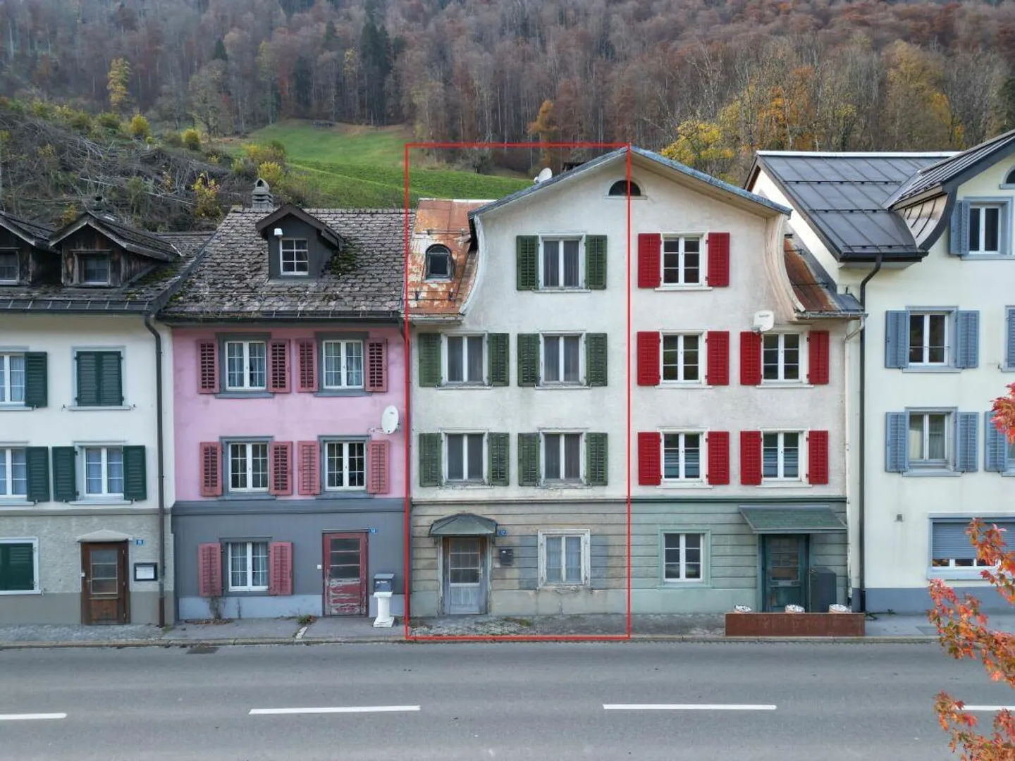Charmante Maison de Ville avec Grand Jardin dans un Emplacement Central et Ensoleillé - Photo 1 sur 16