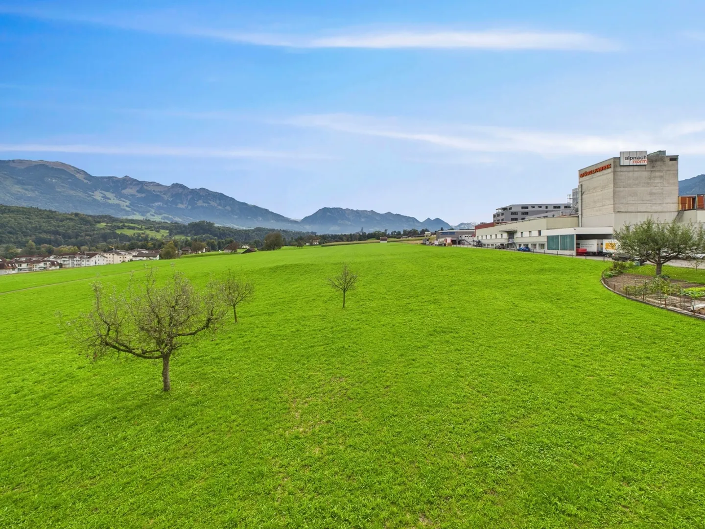 Spazio commerciale moderno con vista - Foto 11 di 13