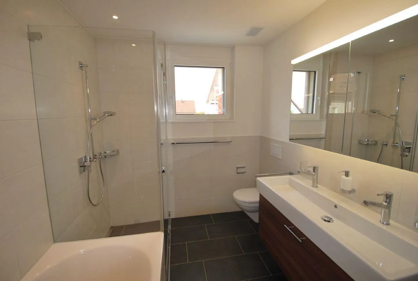 Moderne Familienhaus mit Terrasse - Foto 5 von 9