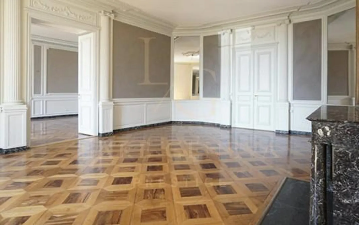 APPARTAMENTO ELEGANTE CON CARATTERE E VISTA LIBERA SUL PARCO DEI BASTIONI - Foto 4 di 15