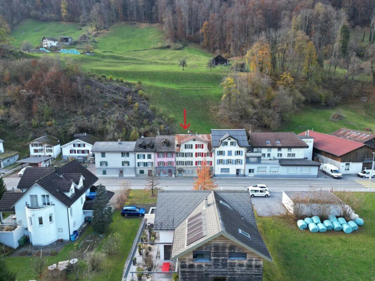 Charmante Maison de Ville avec Grand Jardin dans un Emplacement Central et Ensoleillé - Photo 2 sur 16