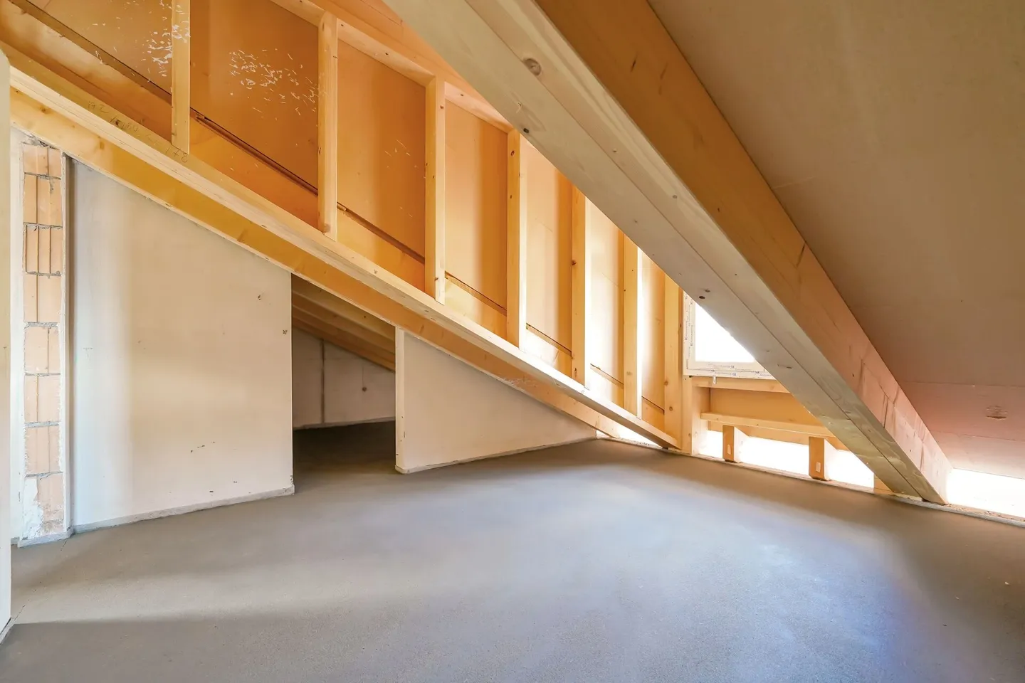 IN GOLATEN (BE) - Charmante Dachwohnungen mit Südbalkon - Photo 5 of 13