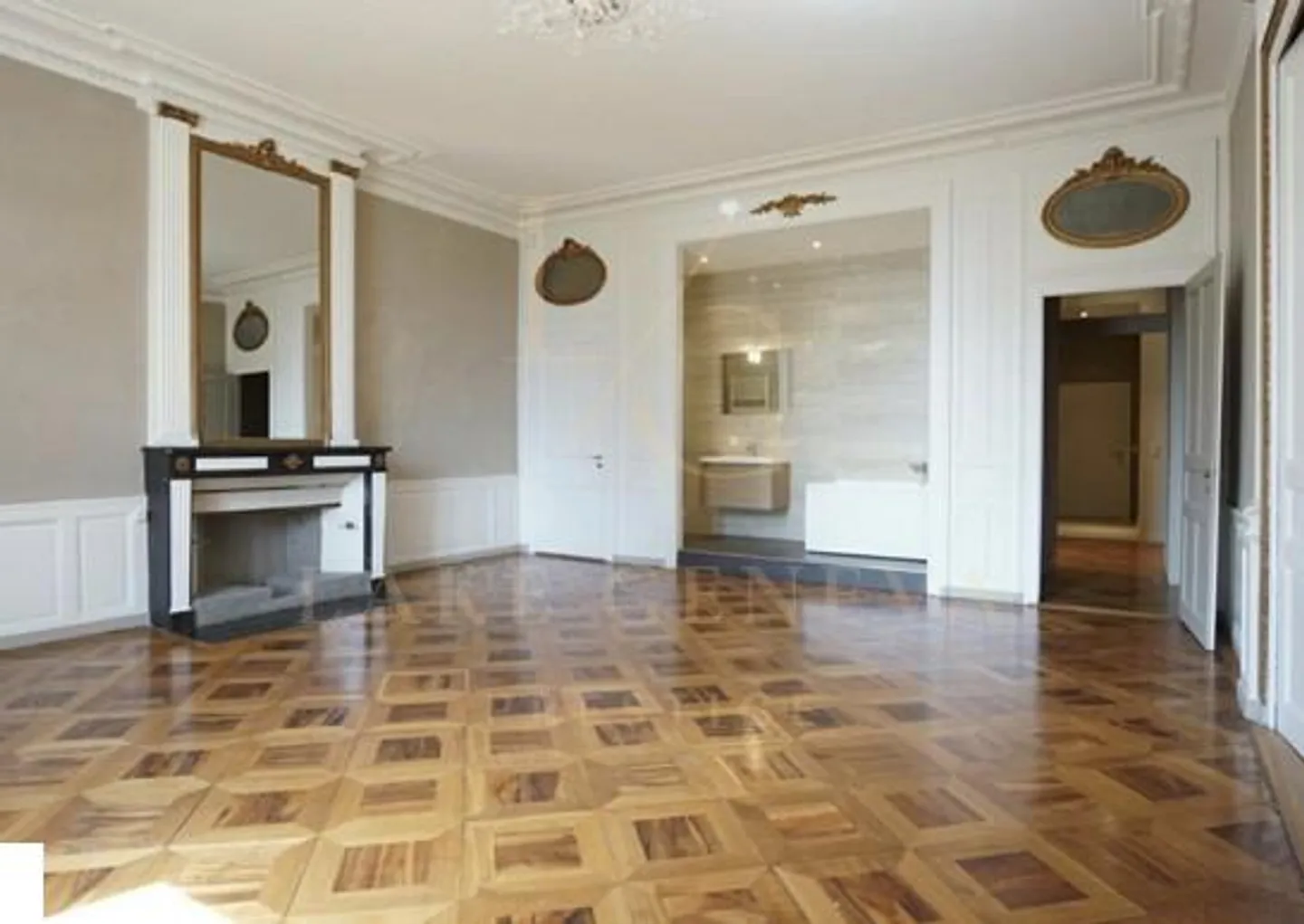 APPARTAMENTO ELEGANTE CON CARATTERE E VISTA LIBERA SUL PARCO DEI BASTIONI - Foto 12 di 15