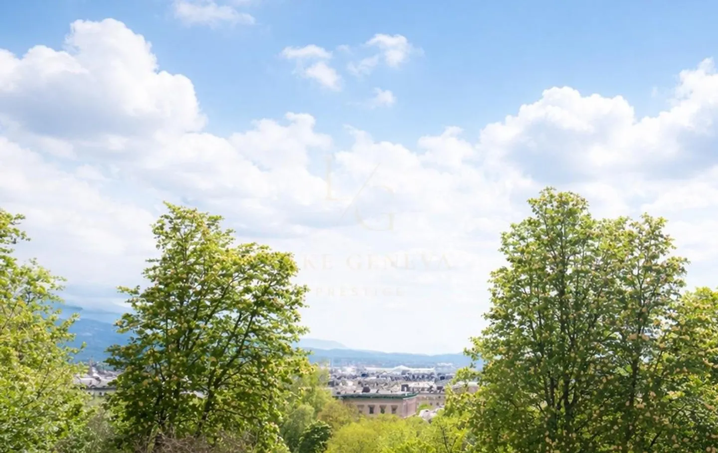 APPARTAMENTO ELEGANTE CON CARATTERE E VISTA LIBERA SUL PARCO DEI BASTIONI - Foto 13 di 15