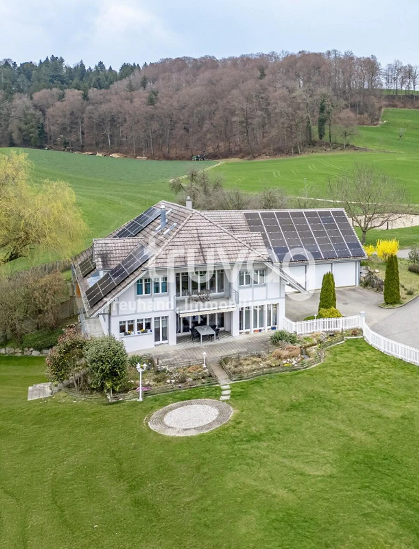 Incantevole villa di campagna con stalle - Foto 1 di 8