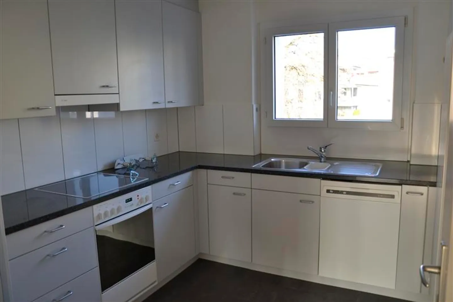 Appartement 2.5 pièces calme et central à Baar - Photo 3 sur 7