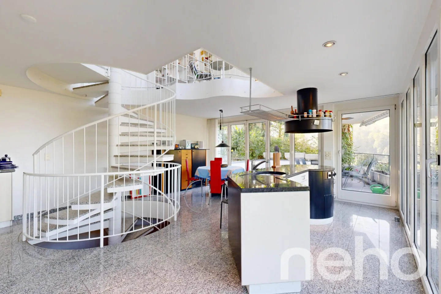 Casa unifamiliare con architettura unica e vista mozzafiato - Foto 4 di 13