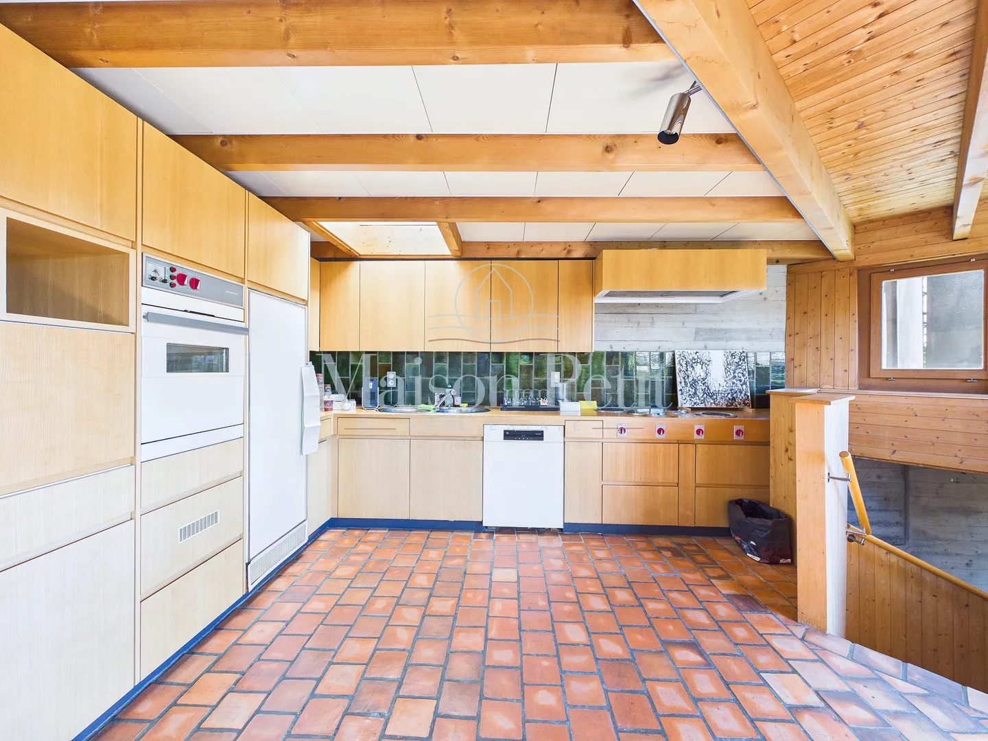 Spacious House with Garden in Küsnacht - Photo 2 of 2