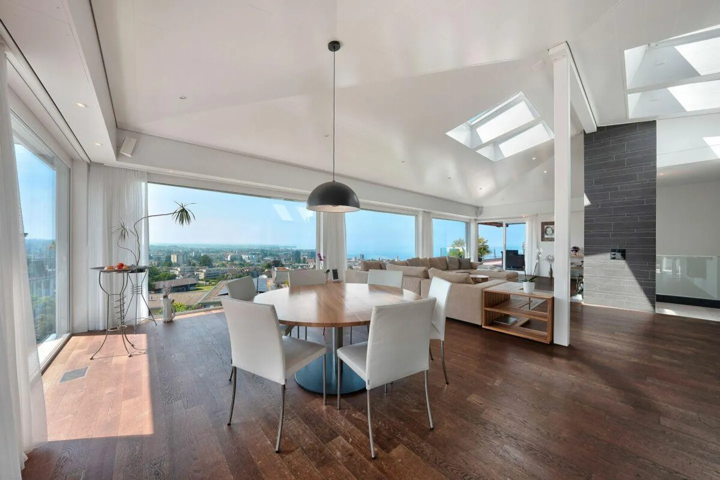 Stilvolle Attika-Maisonette mit Seeblick - Foto 8 von 13