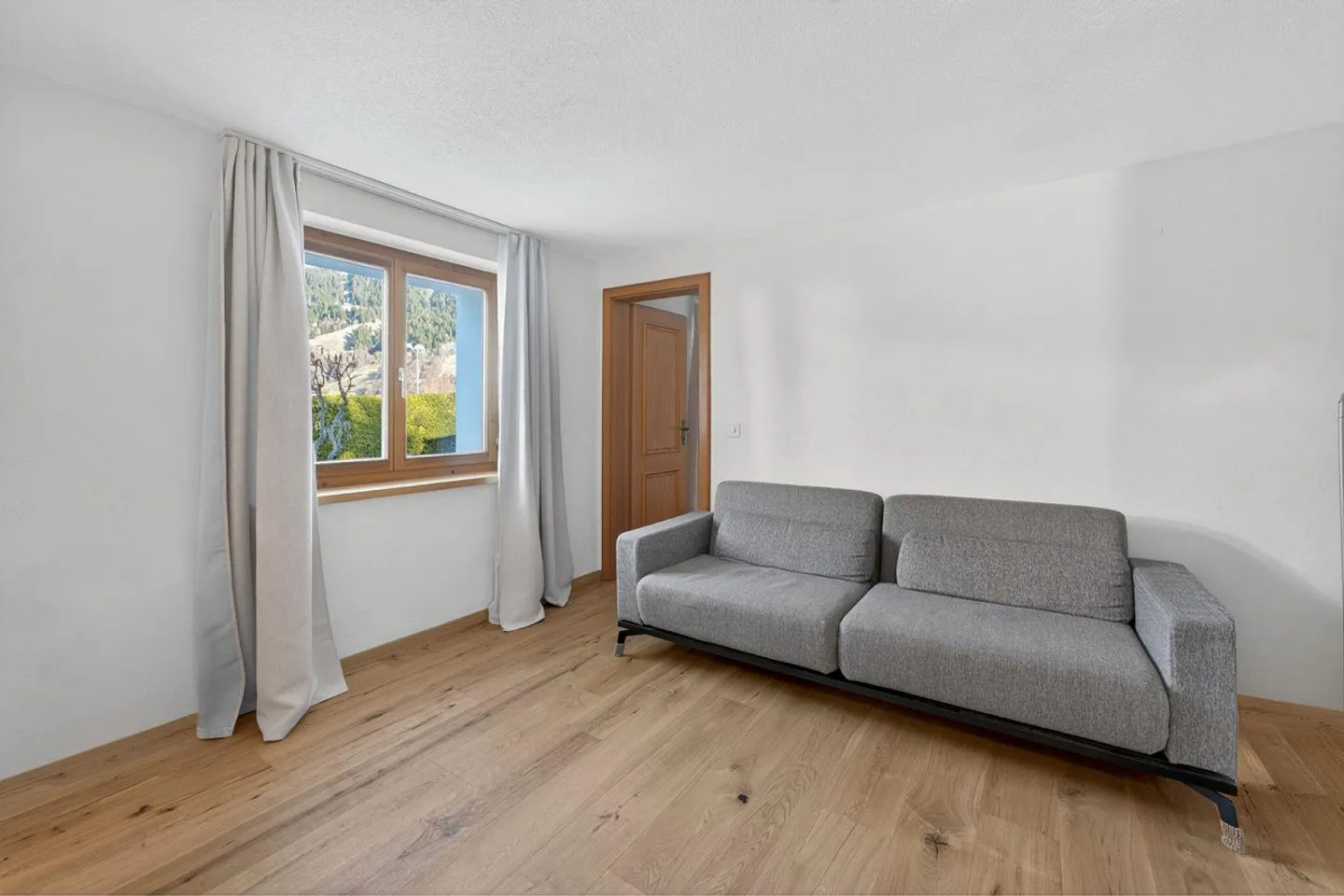 Cozy Second Home with Views of Gotschna and Madrisa - Photo 4 of 12