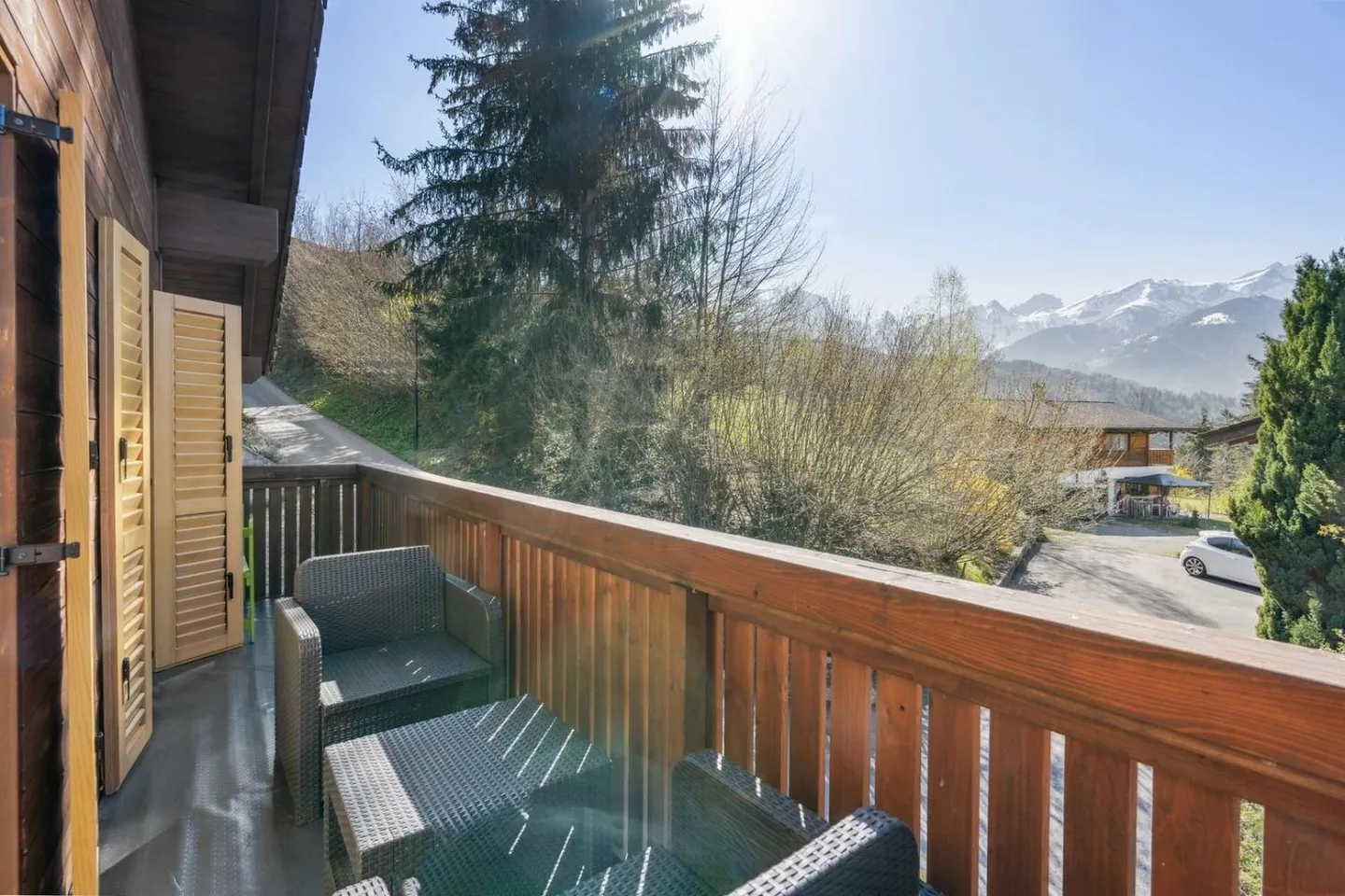 Modern Chalet with 4 Rooms between Ollon and Villars - Photo 3 of 13