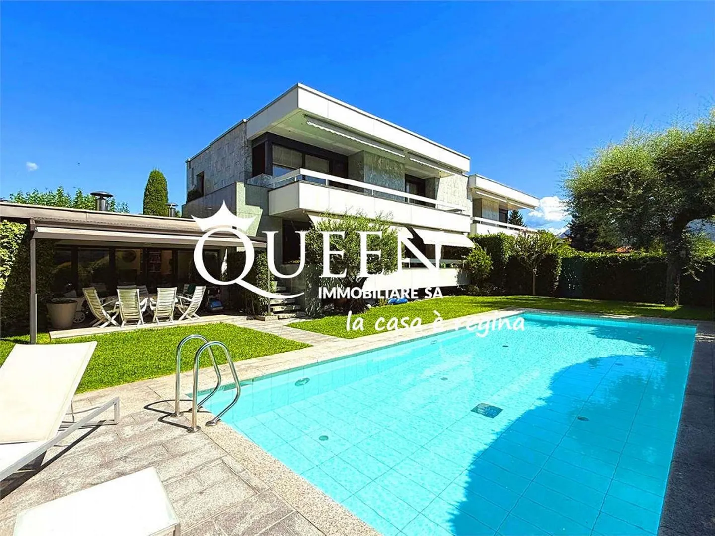 Bella villa a Gentilino, 4.5 camere, 240 m², con giardino e piscina in una zona residenziale tranquilla - Foto 2 di 13