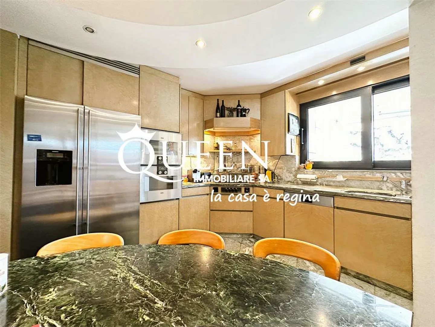 Bella villa a Gentilino, 4.5 camere, 240 m², con giardino e piscina in una zona residenziale tranquilla - Foto 8 di 13