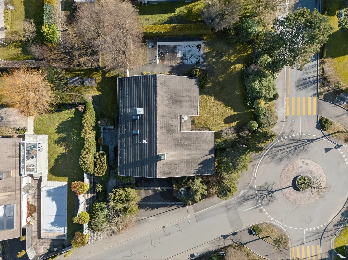 Bonheur spacieux avec piscine et grand potentiel à Opfikon - Photo 2 sur 10