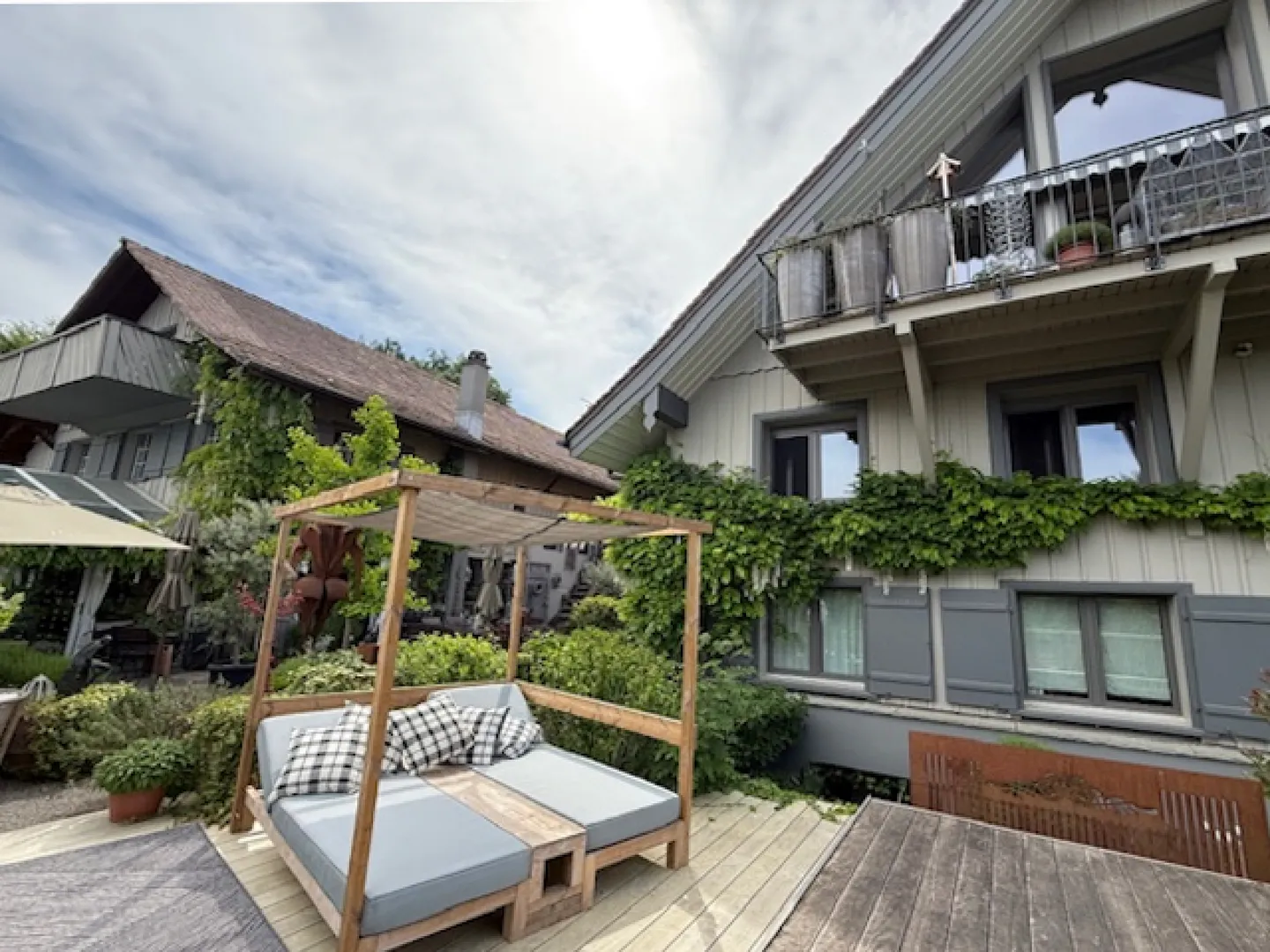 Proprietà con 2 appartamenti e fienile/casa estiva convertita - Foto 2 di 10