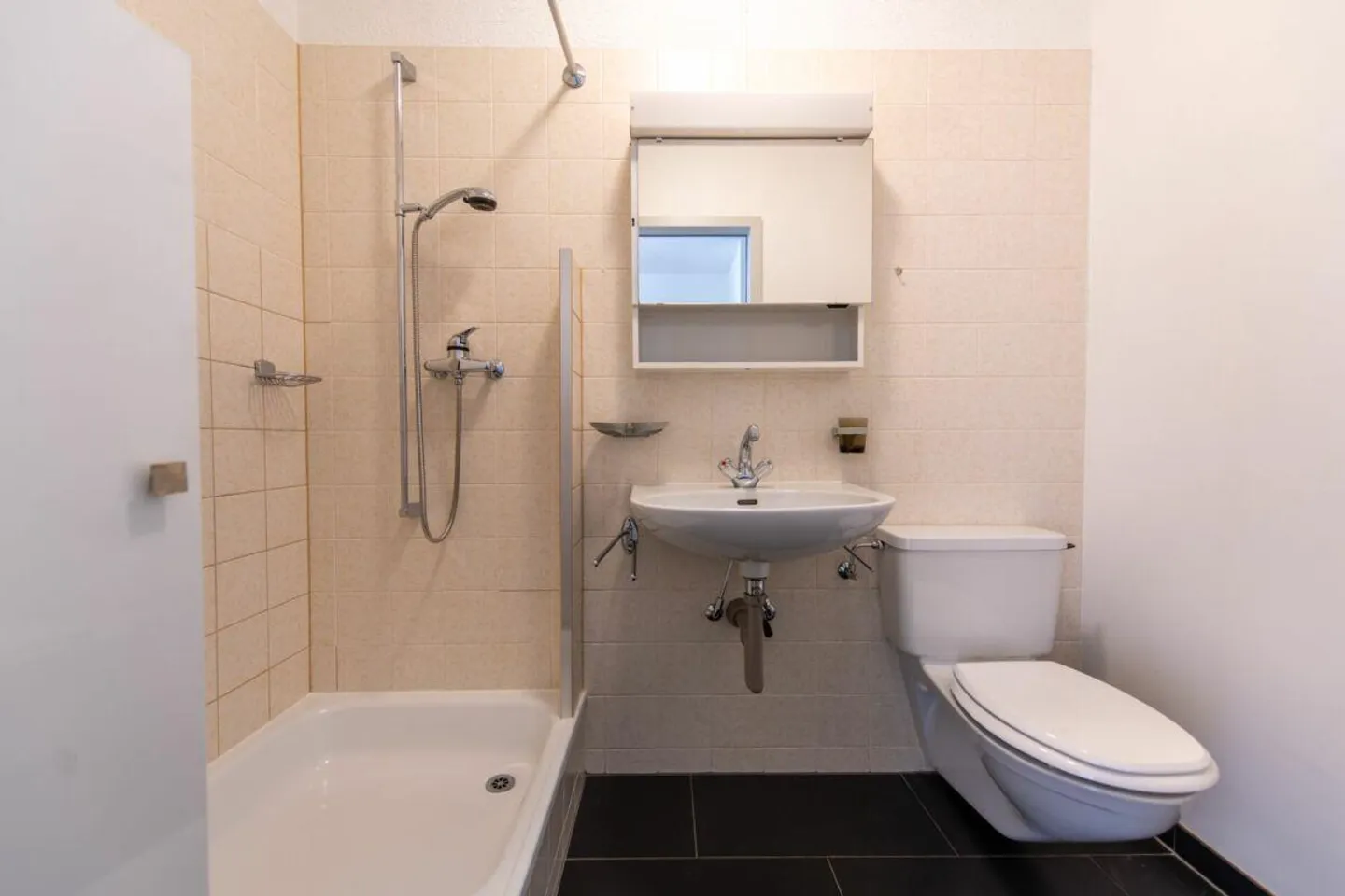 Living in a city-close location of Bern - bright and central 4.5-room apartment with elevator - Photo 10 of 15